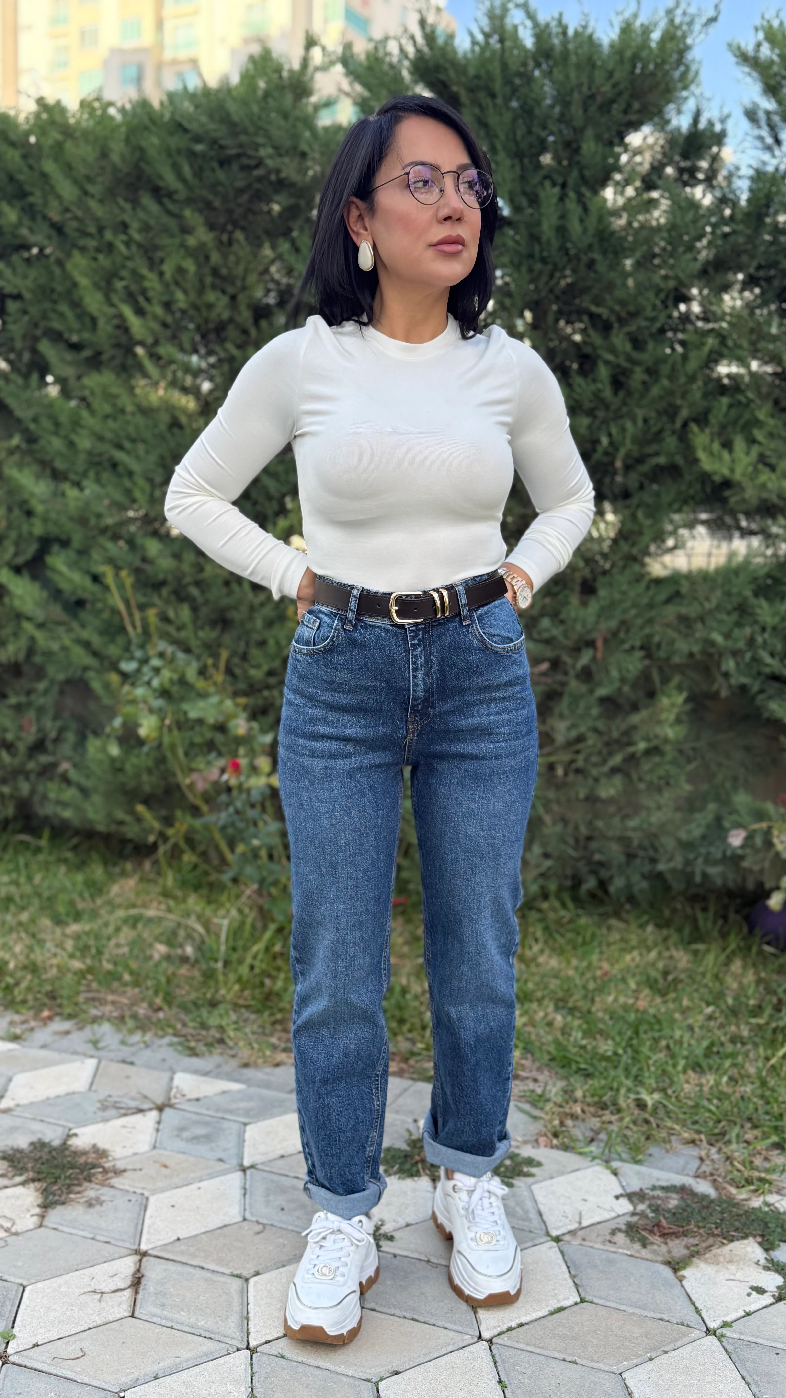 KEMERLİ YÜKSEK BEL BOY FİT JEAN