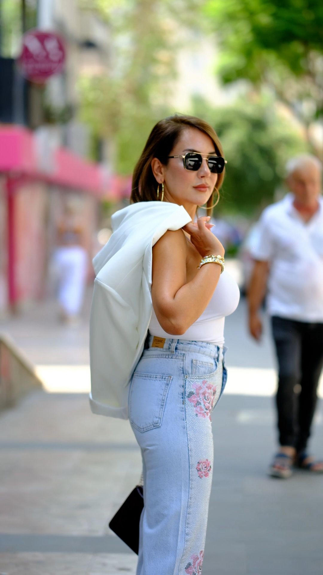 ÇİÇEK DESEN TAŞLI JEAN