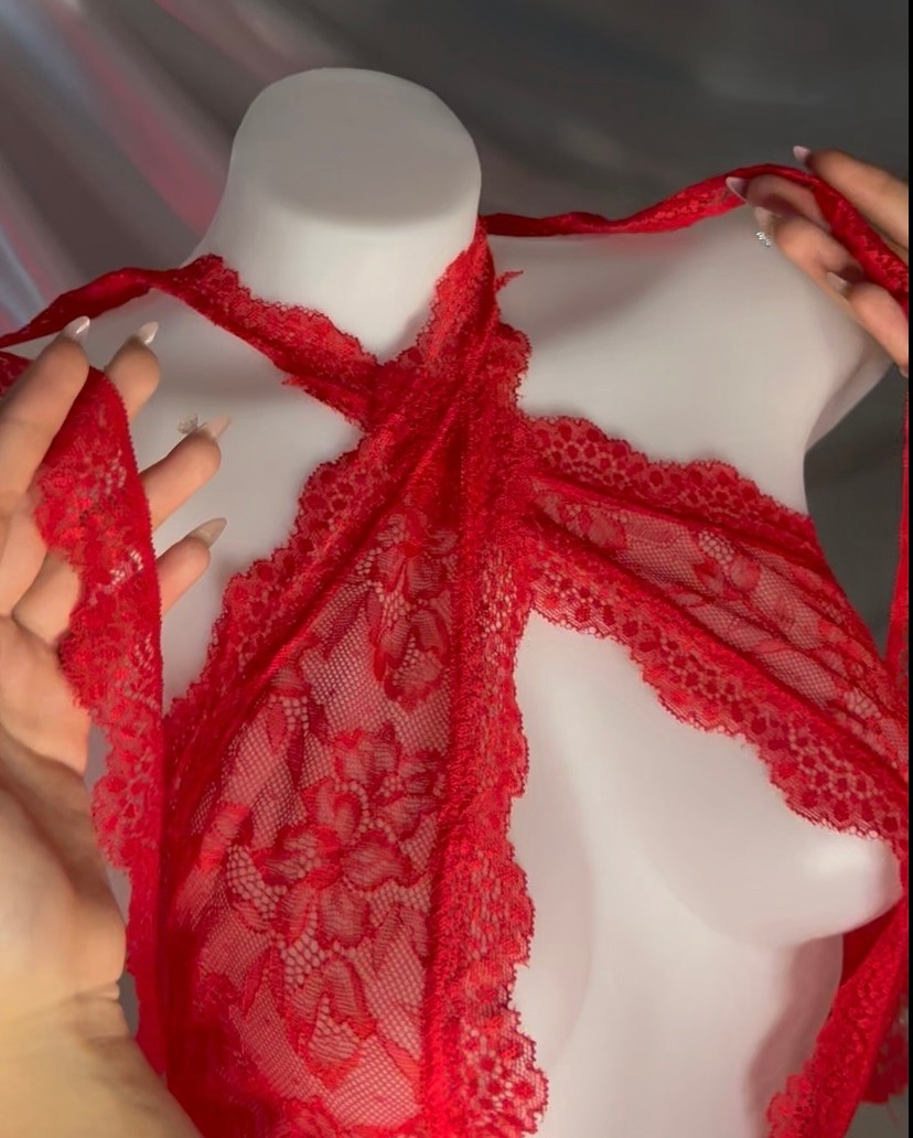 Dantelli Göğsü Açılabilir Kalp Desenli Bodysuit
