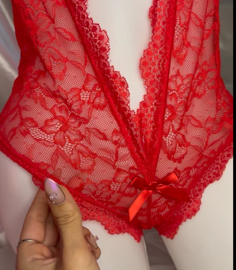 Dantelli Göğsü Açılabilir Kalp Desenli Bodysuit