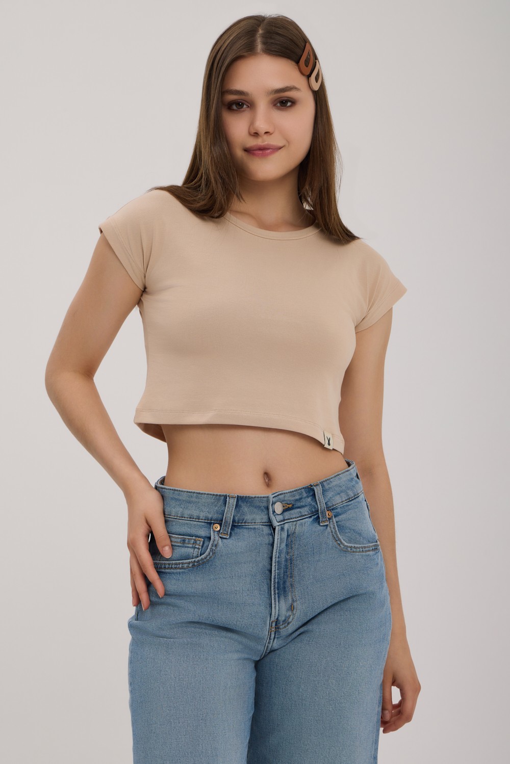 Dawn Fitted Bisiklet Yaka Crop T-Shirt  - Bej