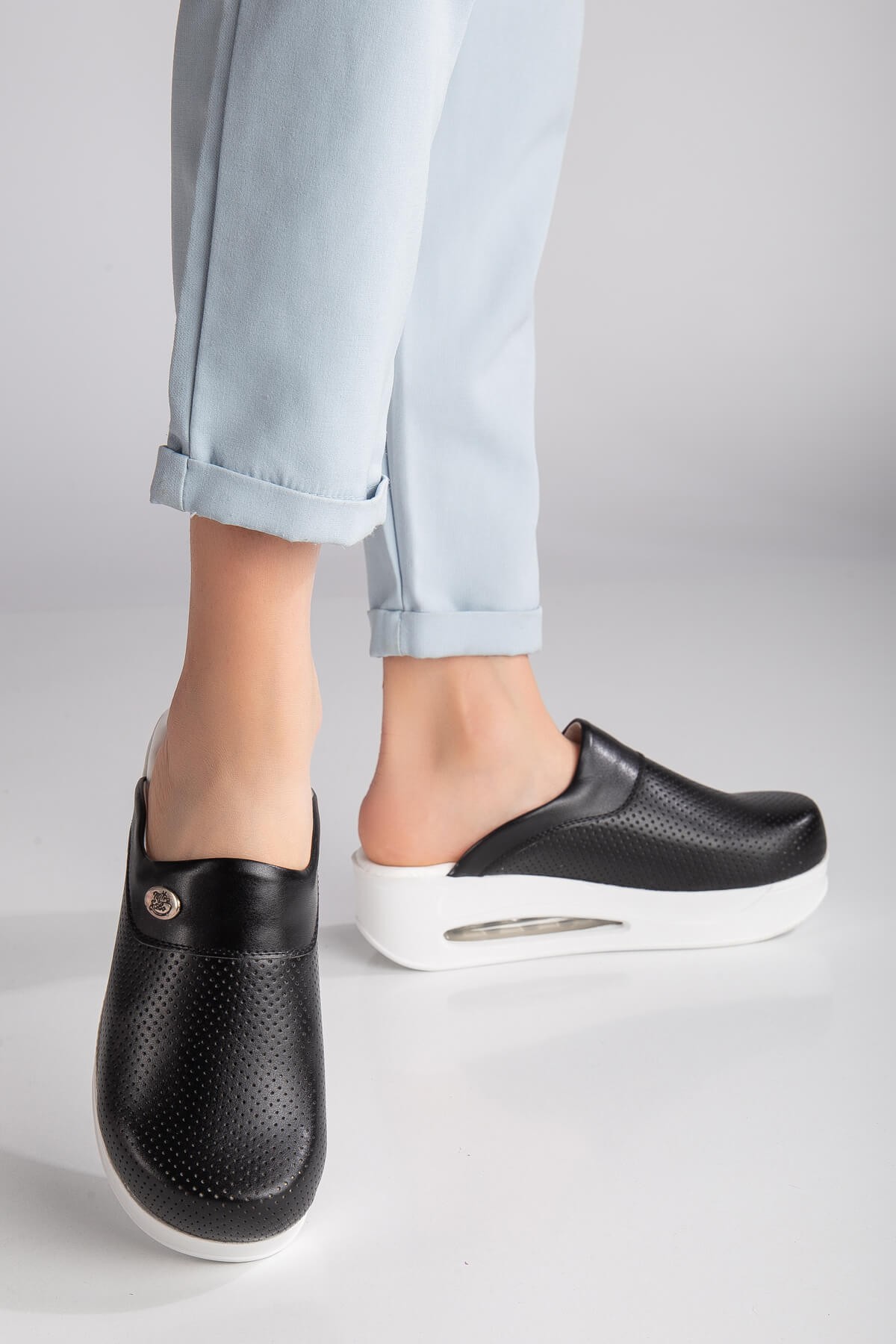 Black Women's Comfy Clogs