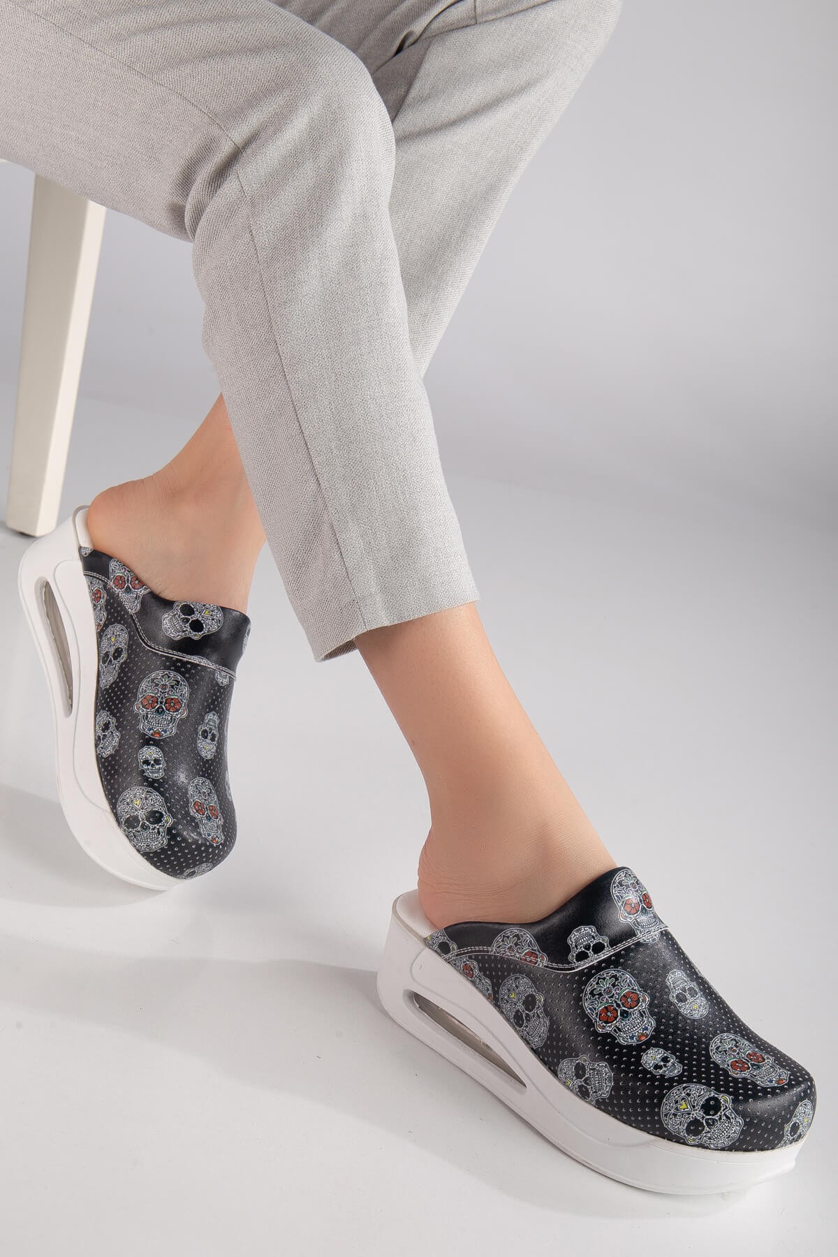 Skull Design Women's Comfy Clogs