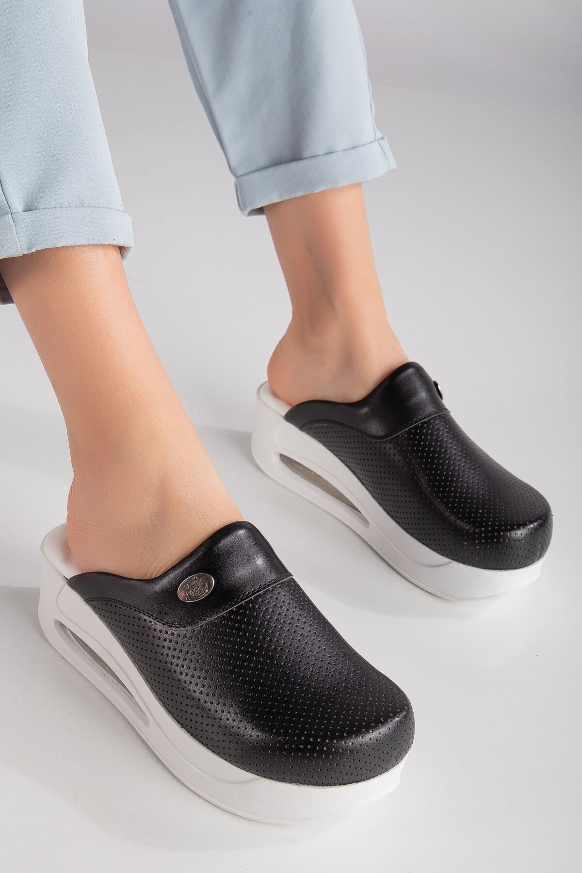 Black Women's Comfy Clogs