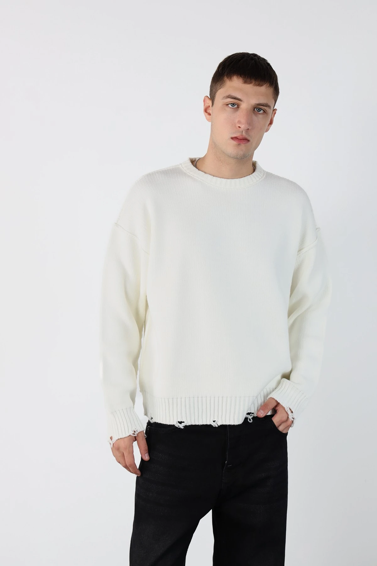 Eskitme Detaylı Oversize Triko Kazak - Beyaz