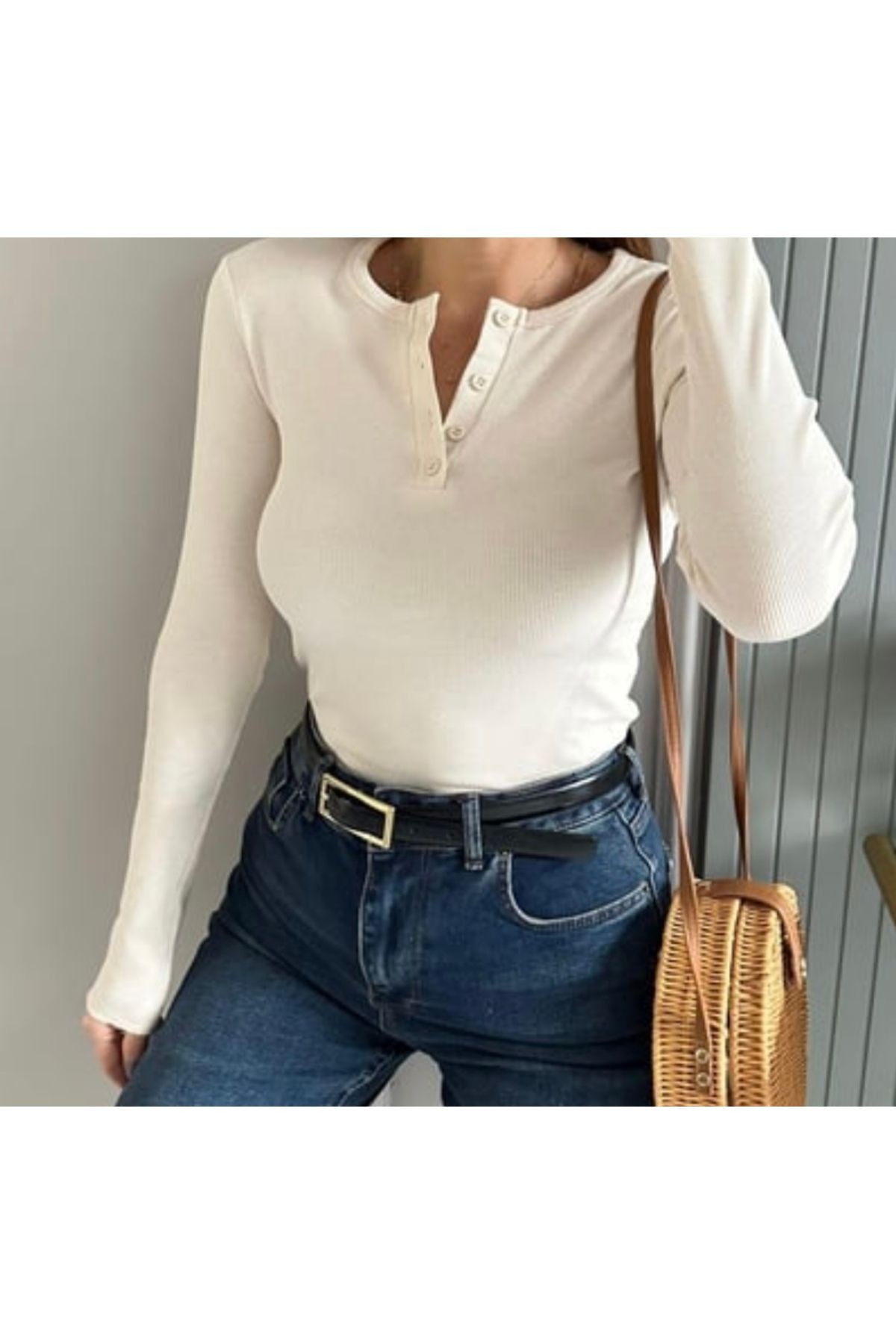 triko body  ,  bej düğmeli yaka triko body
