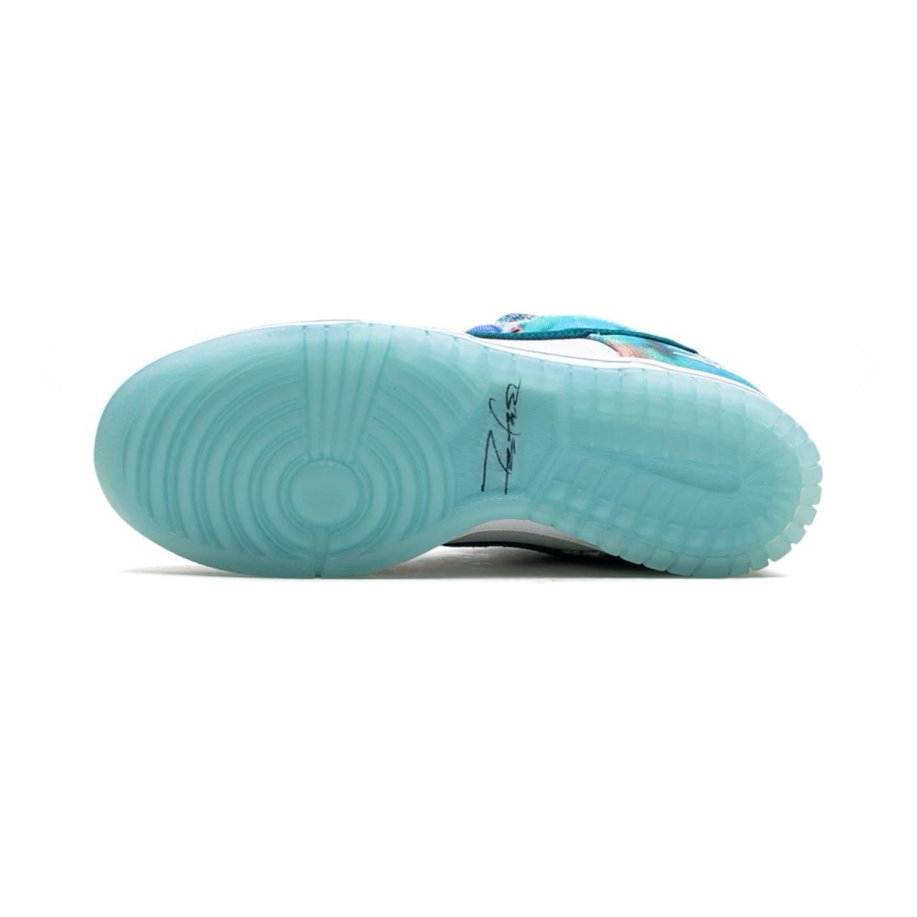 DUNK LOW SB "FUTURA LABORATORIES - BLEACHED AQUA"