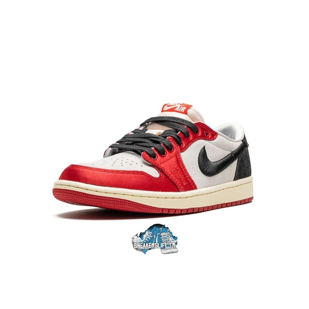 AIR JORDAN 1 LOW “Trophy Room - Away”