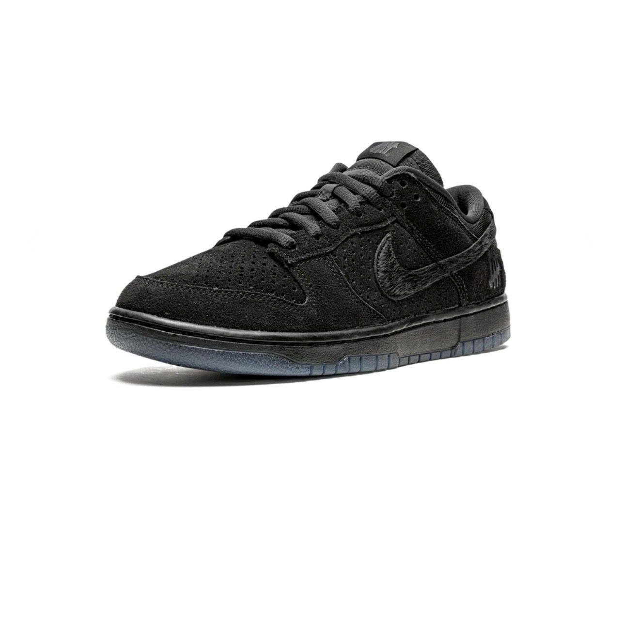 DUNK LOW SP "UNDEFEATED - BLACK"