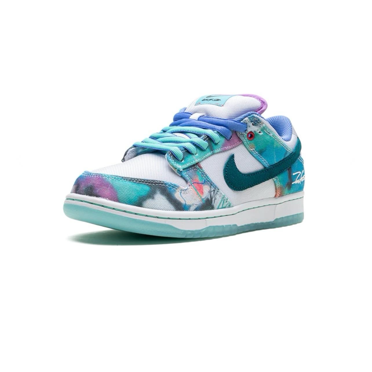 DUNK LOW SB "FUTURA LABORATORIES - BLEACHED AQUA"