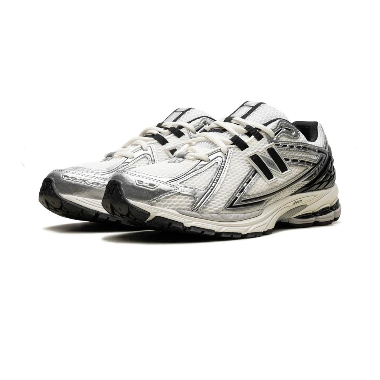 NEW BALANCE M1906 "WHİTE BLACK METALLIC SILVER"