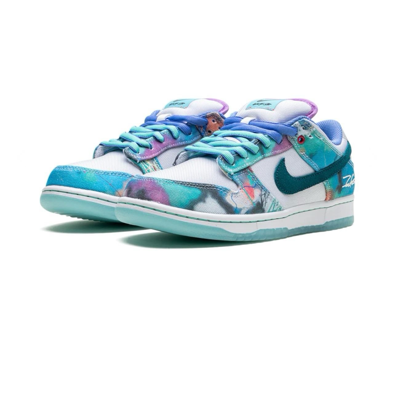 DUNK LOW SB "FUTURA LABORATORIES - BLEACHED AQUA"
