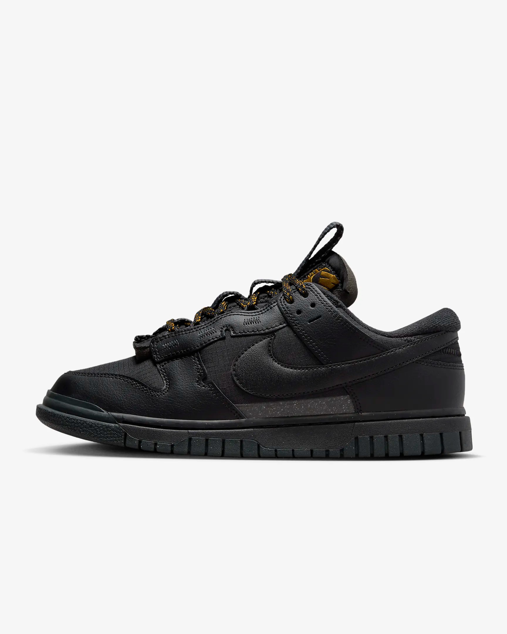 Nike Jumbo Dunk Low“Black/Metallic Gold”