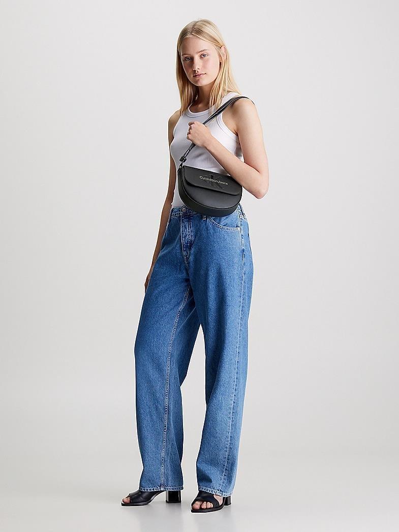 Calvin Klein  Sculpted Saddle-