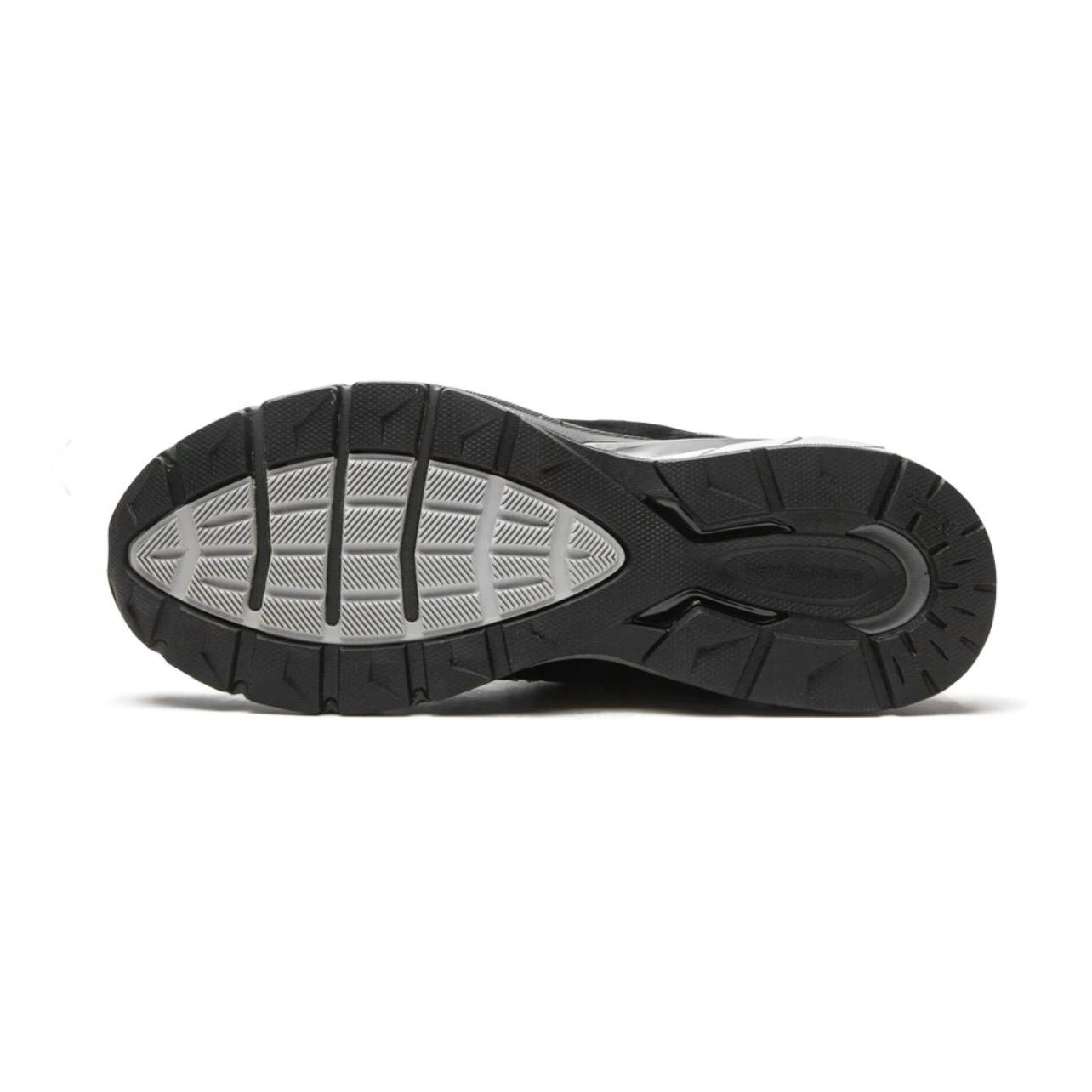 990 V5 "CORE BLACK"