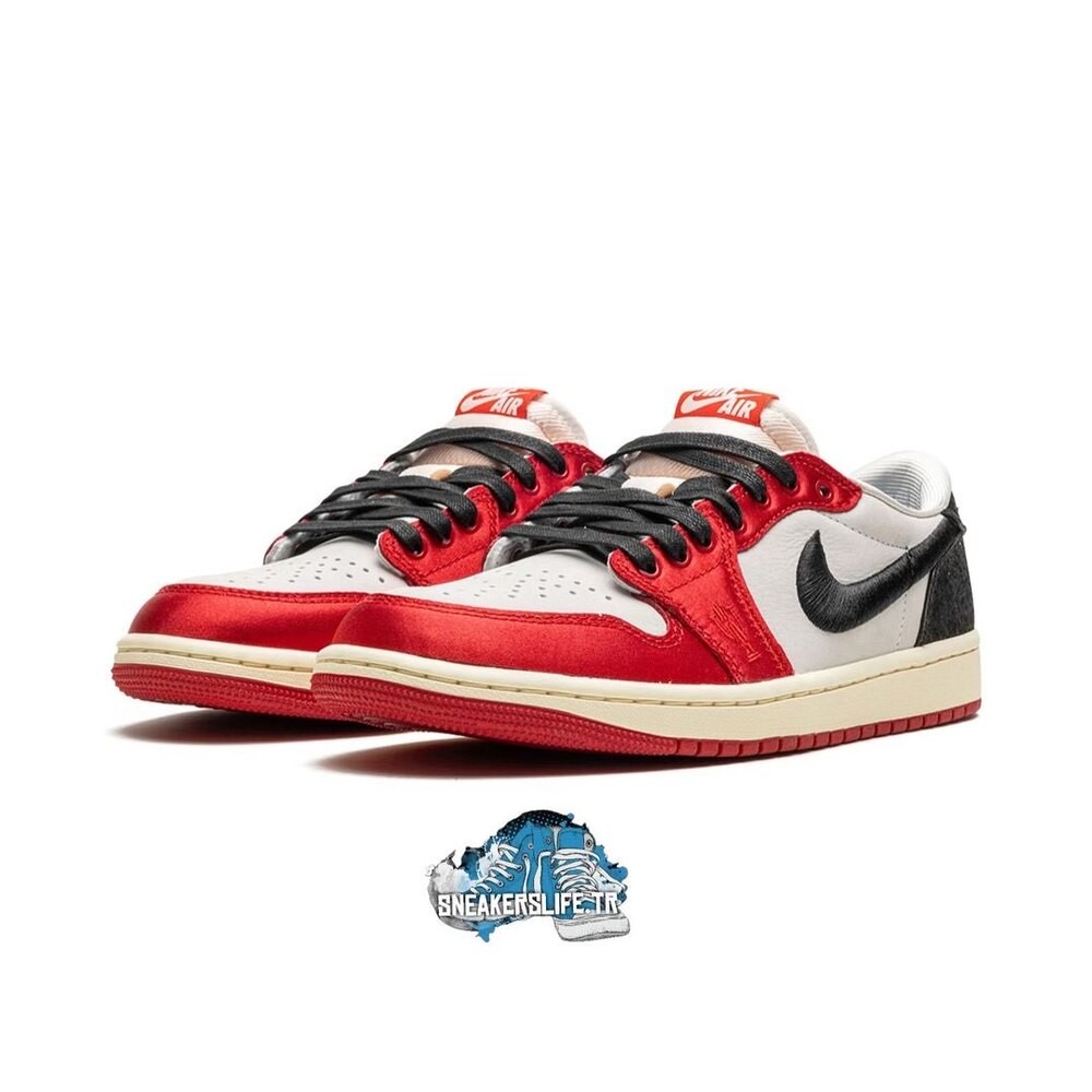 AIR JORDAN 1 LOW “Trophy Room - Away”