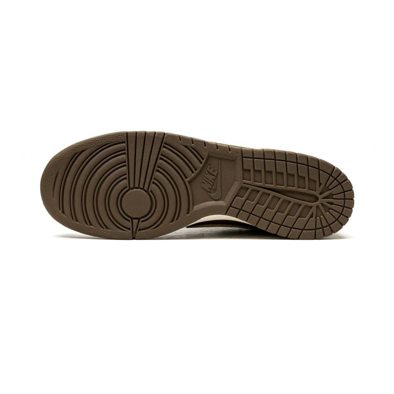 DUNK LOW SP "UNDEFEATED - CANTEEN"