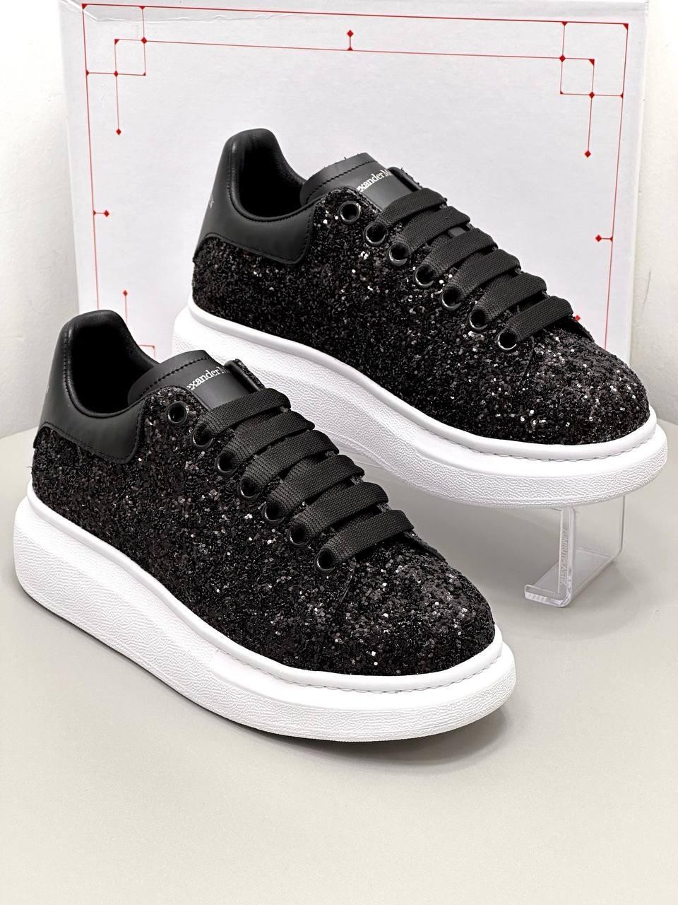 Alexander McQueen Siyah Beyaz Simli Logolu Kadın Sneaker