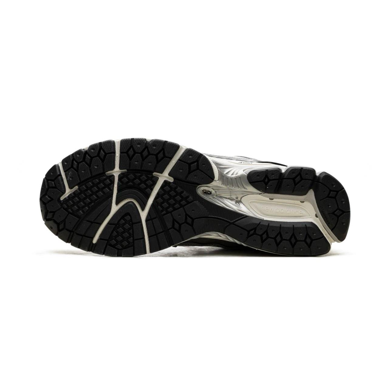 NEW BALANCE M1906 "WHİTE BLACK METALLIC SILVER"