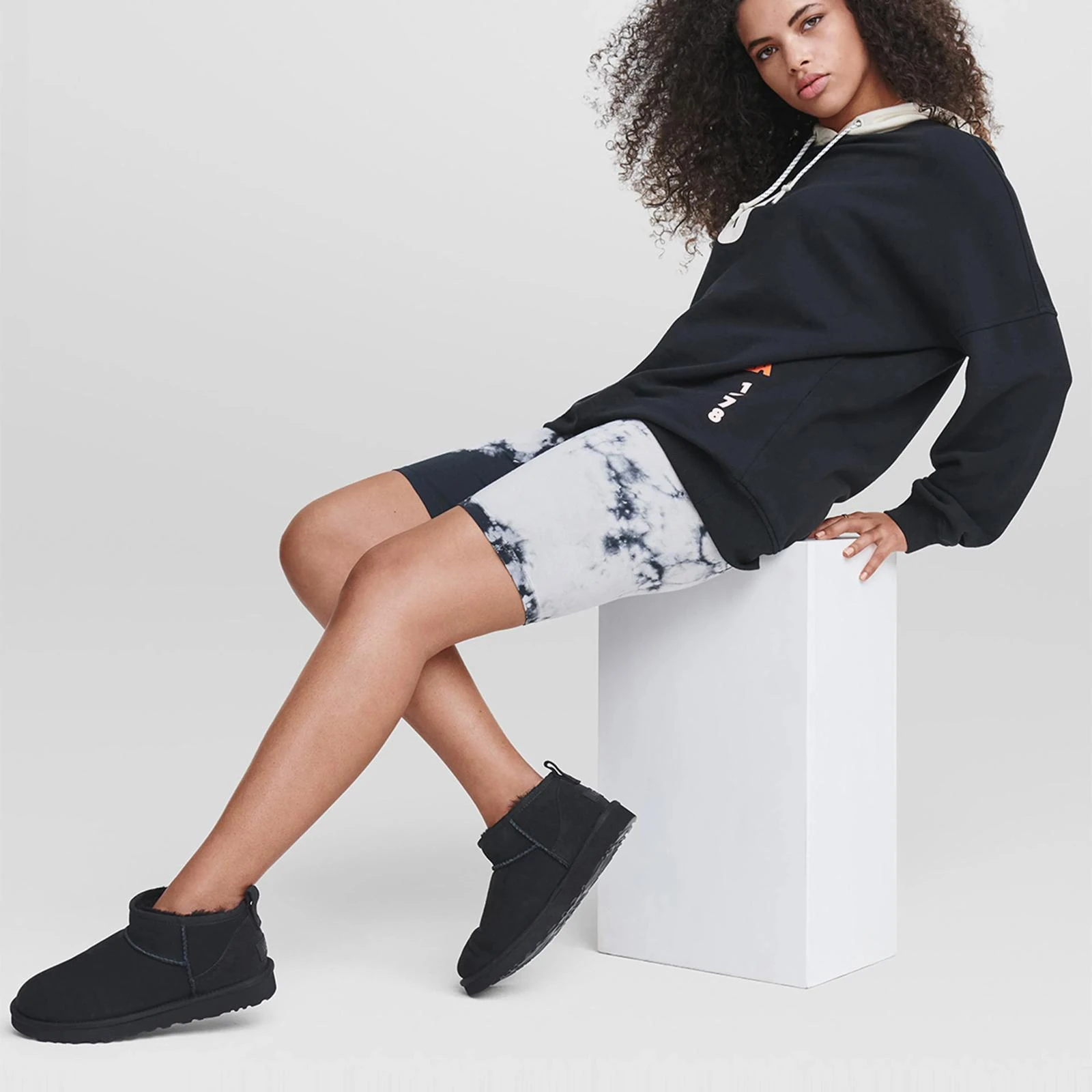 UGG Australia Classic Ultra Mini Kadın Siyah Bot