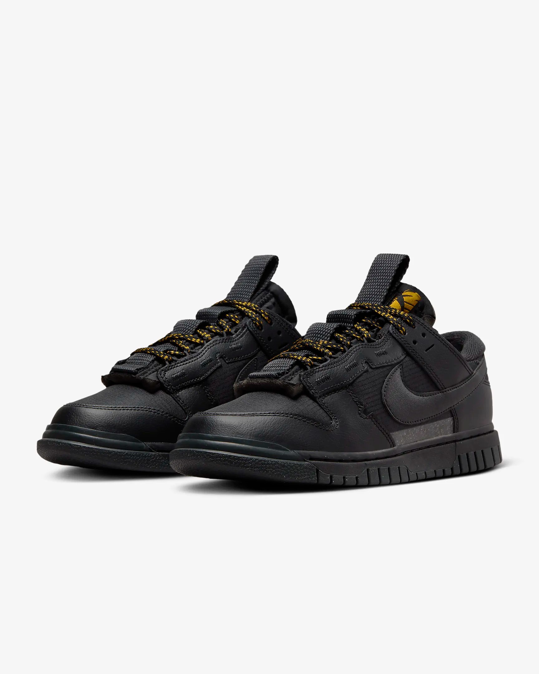 Nike Jumbo Dunk Low“Black/Metallic Gold”