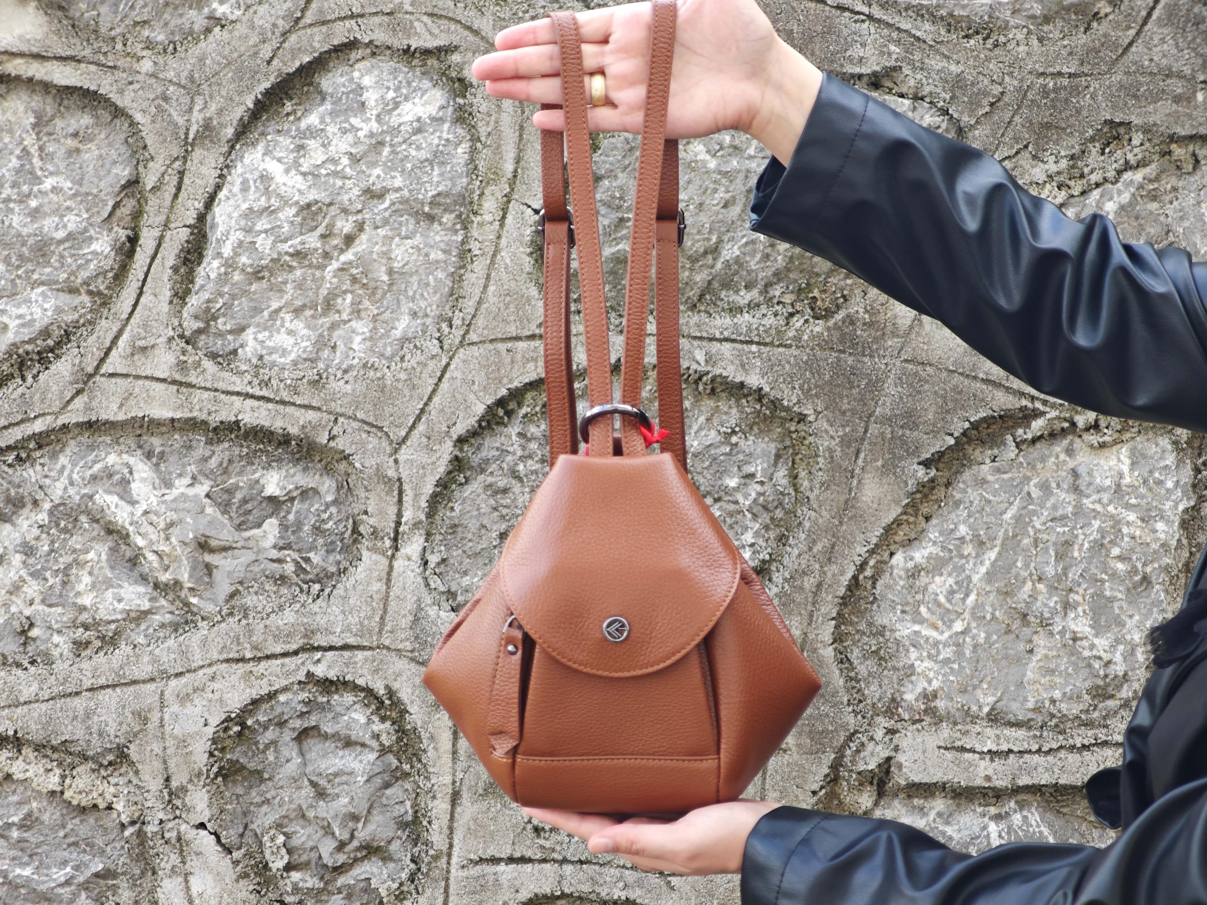 Mochila y bolso de cuero genuino en uno - Bolso de cuero con correa para el hombro 40439