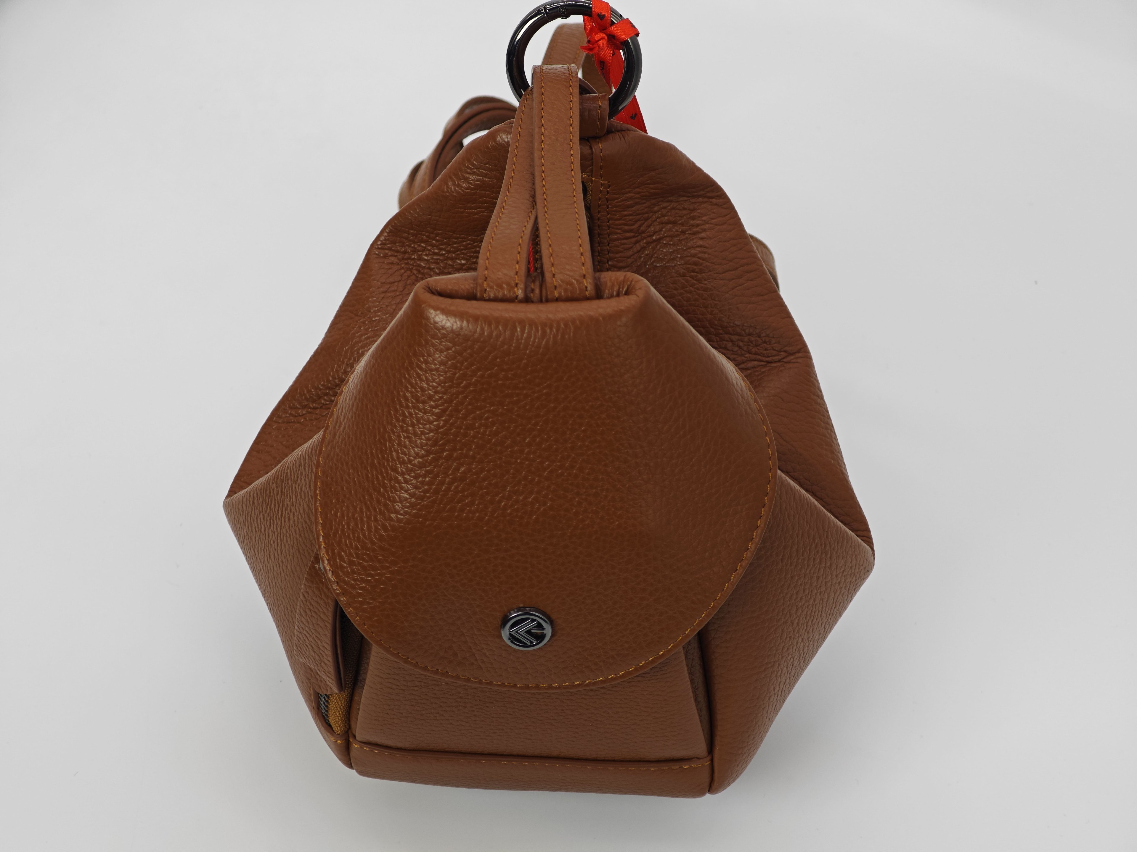 Mochila y bolso de cuero genuino en uno - Bolso de cuero con correa para el hombro 40439