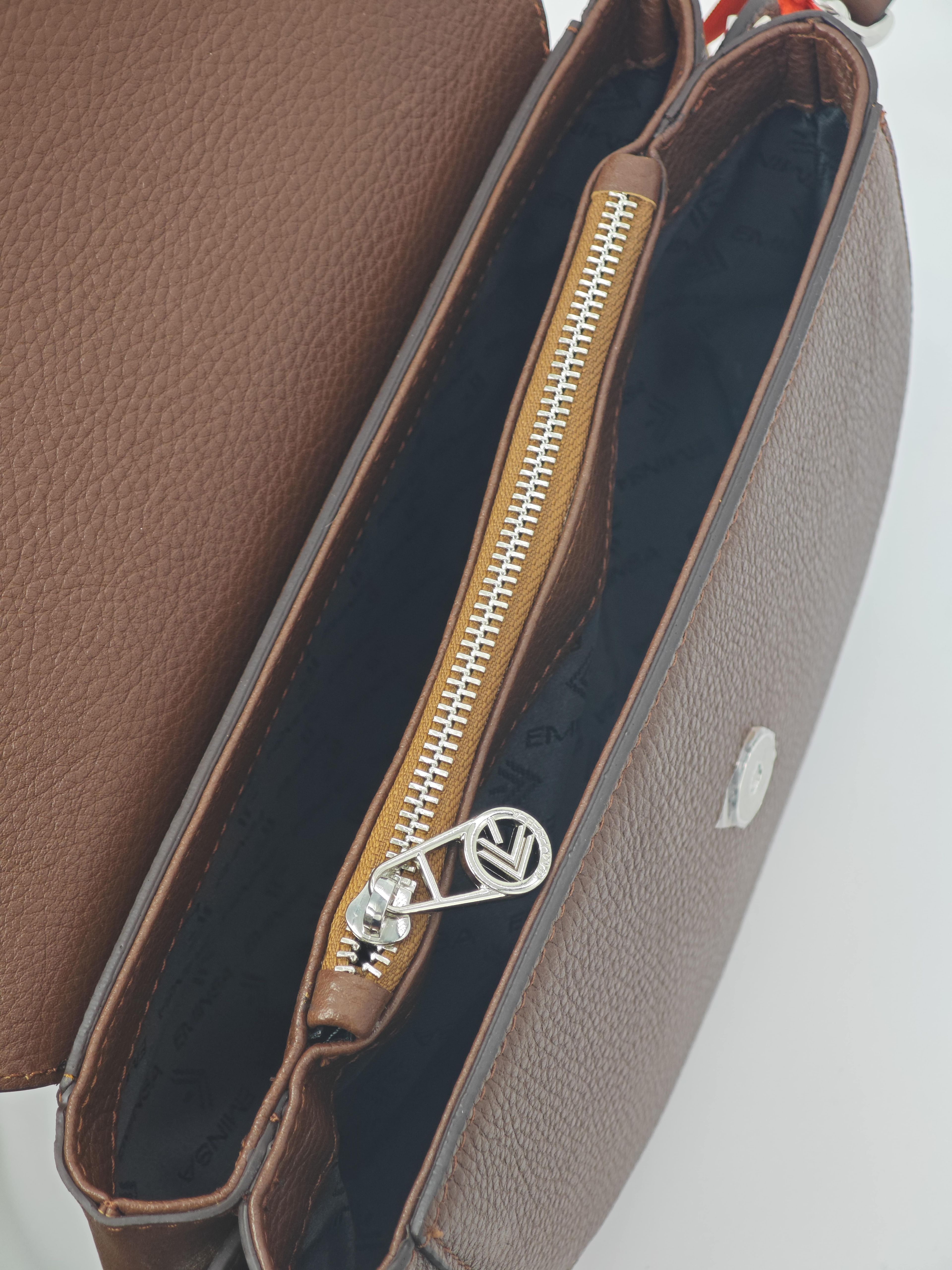Bolso de cuero marrón, con correa para el hombro y múltiples compartimentos - 40436 Cuero genuino