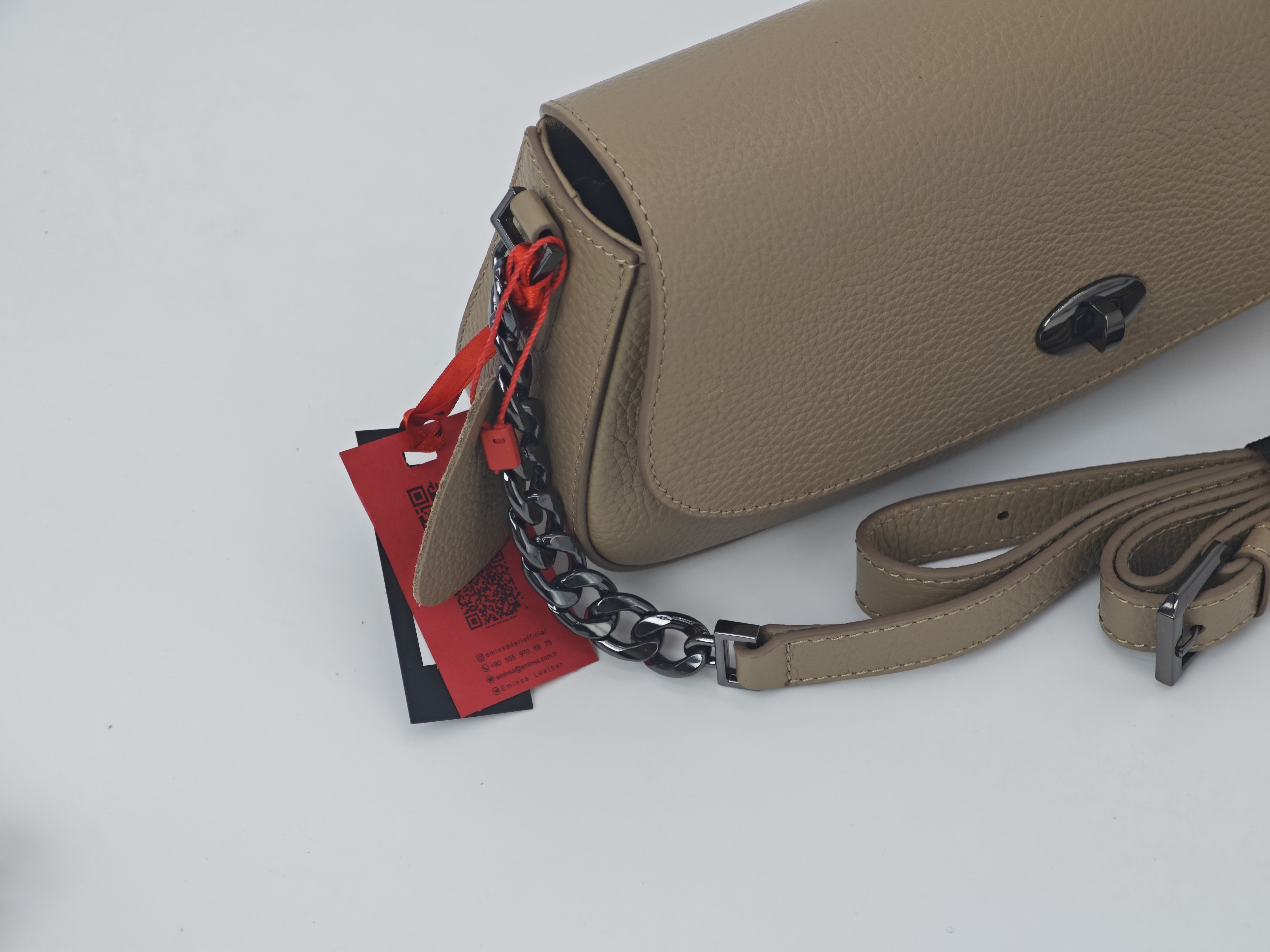Bolso de Cuero Color Visón - Cuero Auténtico con Correa para el Hombro y Accesorio de Cadena, Cuero Auténtico 40438