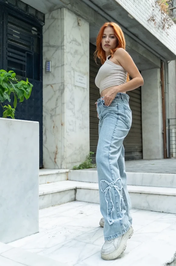 Kurdele Parçalı Mavi Yıkamalı Baggy Jean