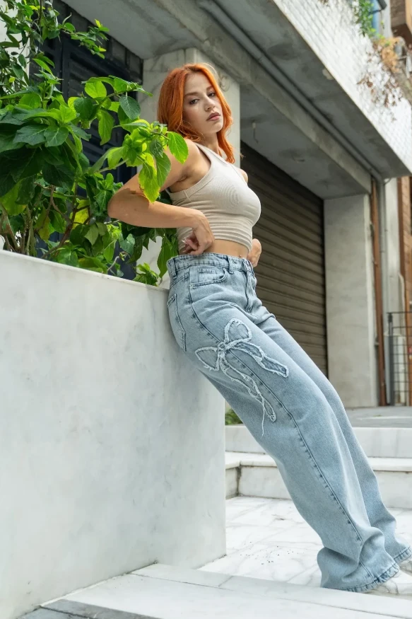 Kurdele Parçalı Mavi Yıkamalı Baggy Jean