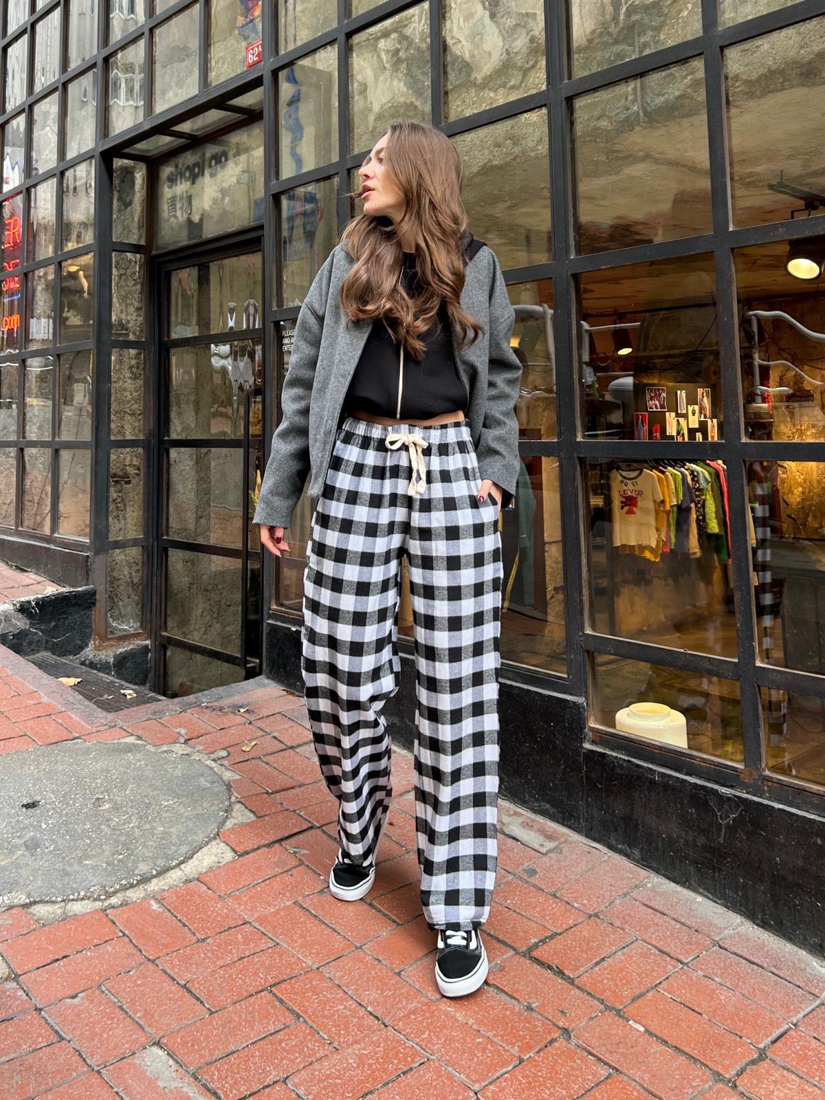 Siyah-Beyaz Çizgi Detaylı Unisex Ekose Eşofman Altı