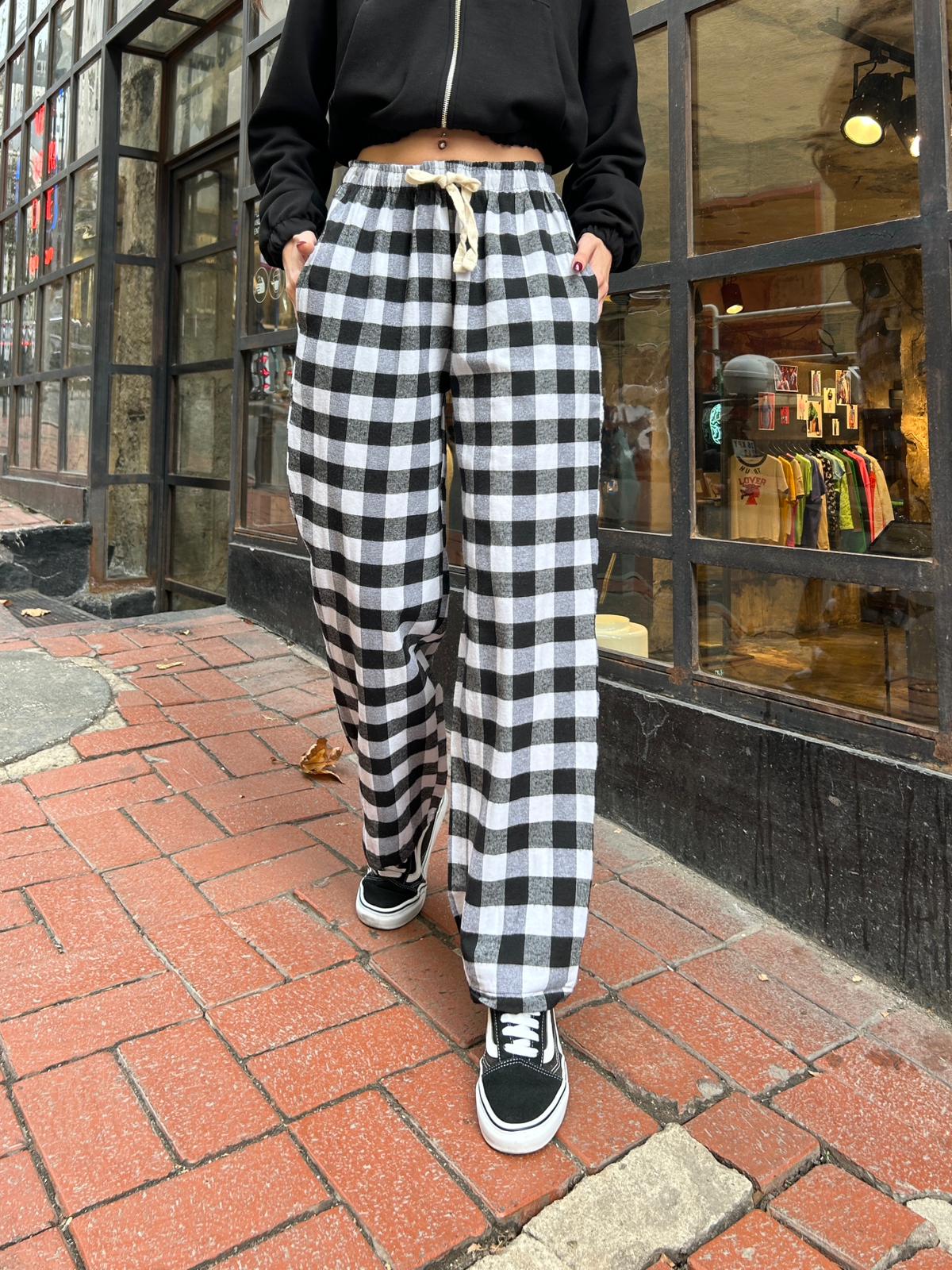 Siyah-Beyaz Çizgi Detaylı Unisex Ekose Eşofman Altı