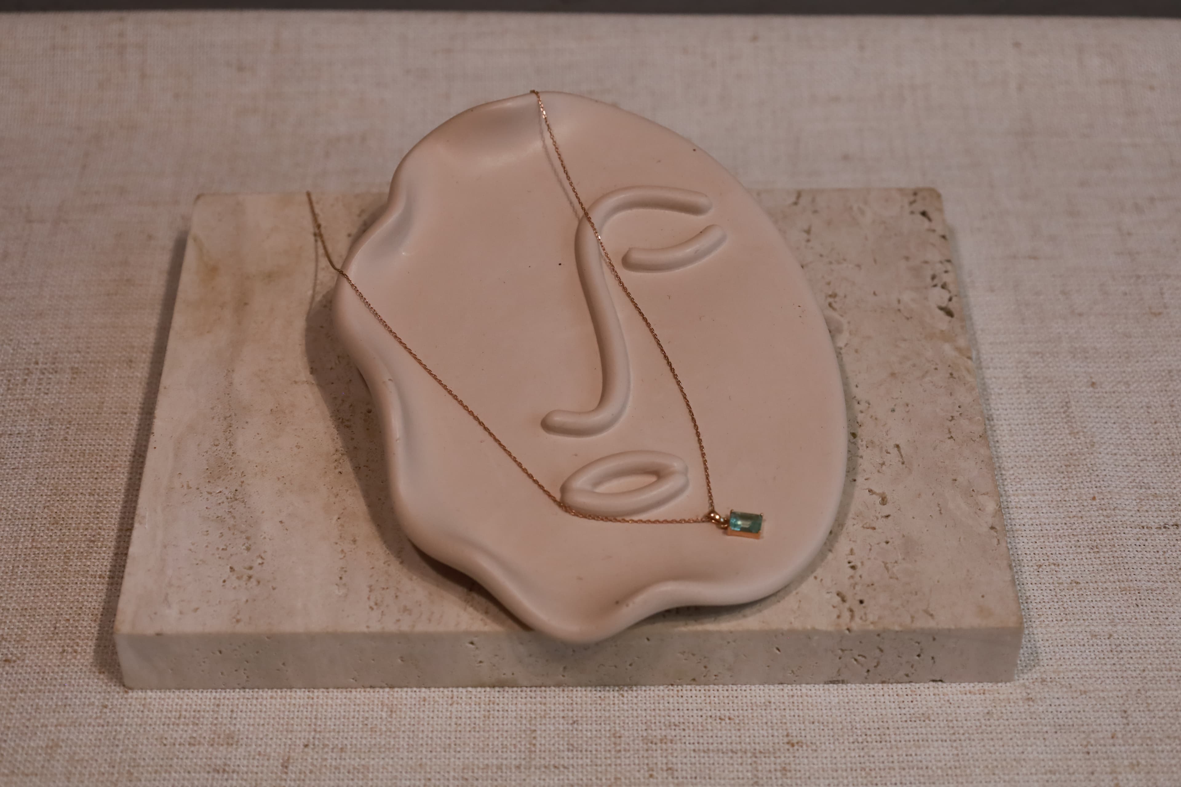 Dekoratif Beton Tabak Soyut Yüz