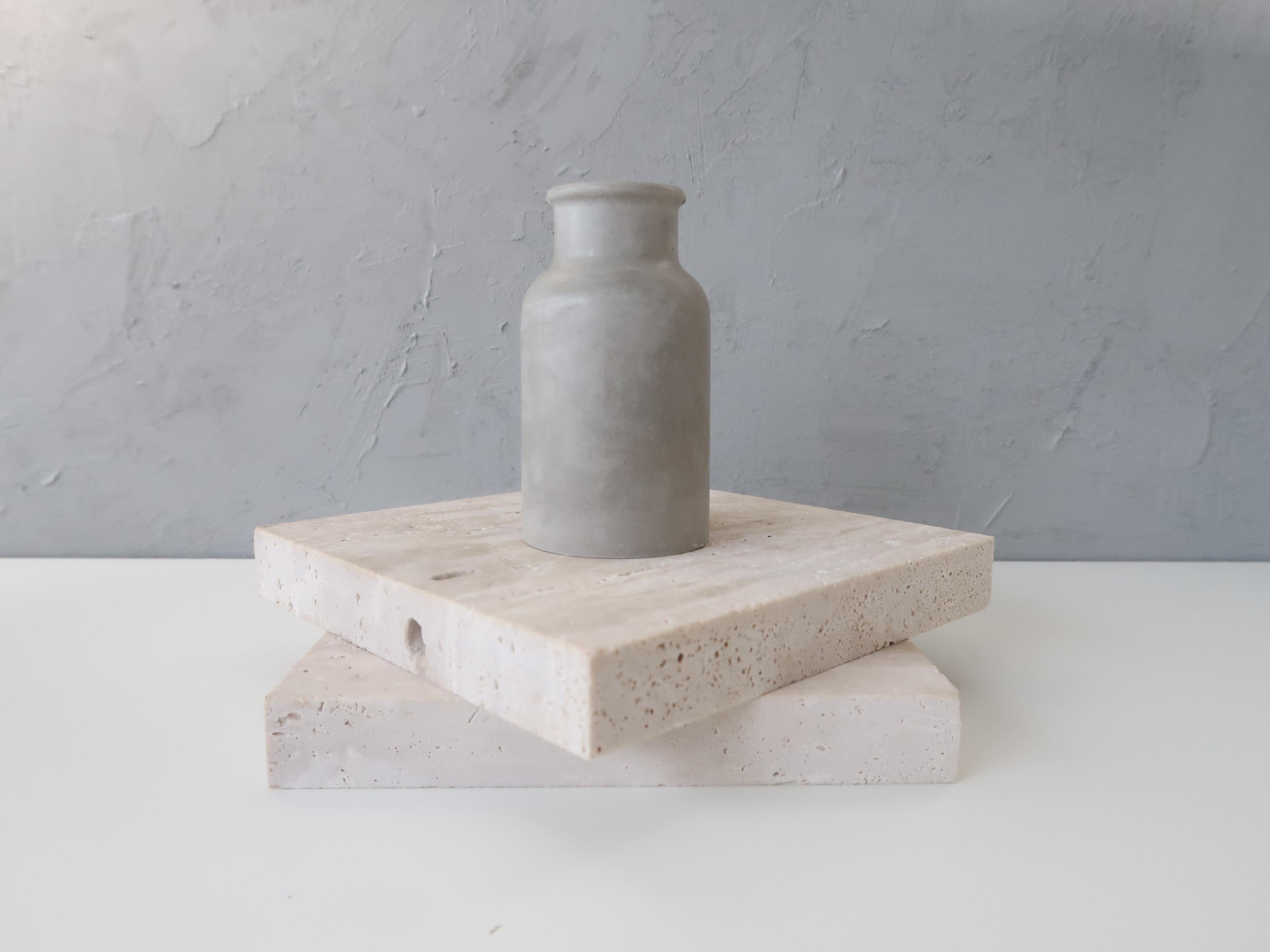 Kleine Vase aus Beton