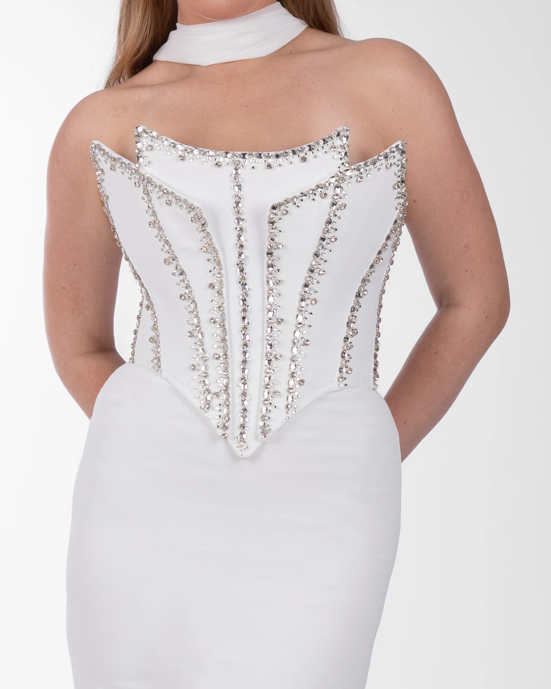 Avi – Taş Detaylı Korse Formlu, Zarif Beyaz Tasarım