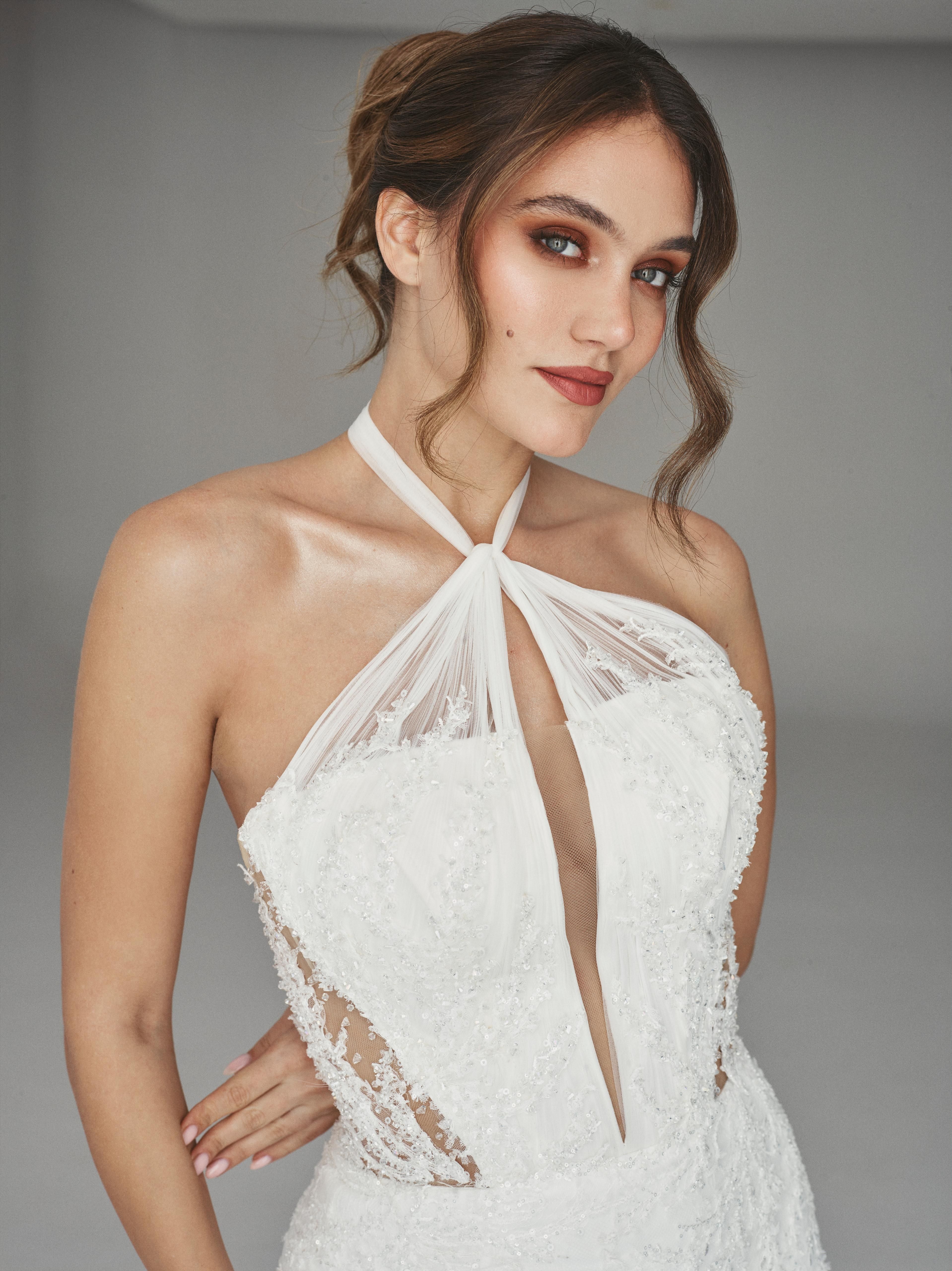 Fairy Wings – Dantel Detaylı Halter Yaka Gelinlik