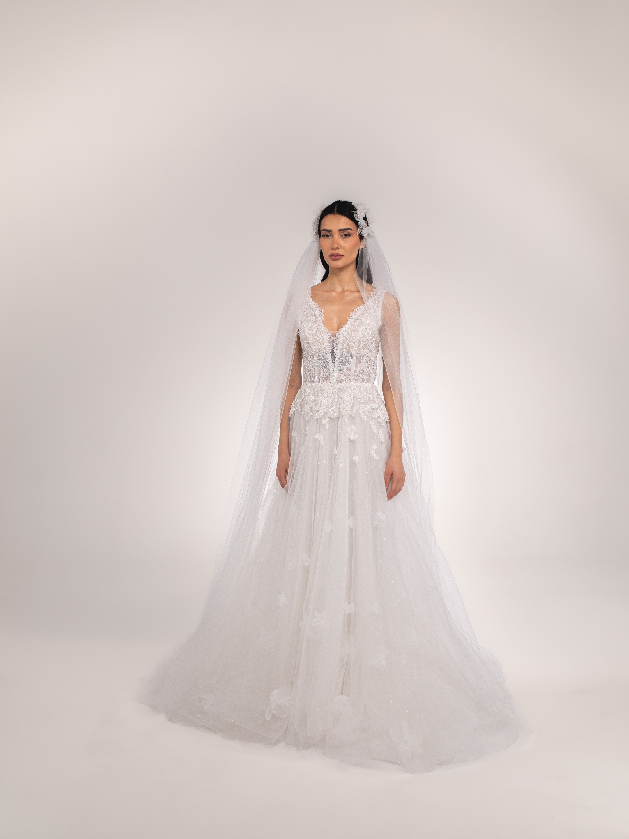 Rumina – Derin V Yaka Dantel Prenses Model Gelinlik 