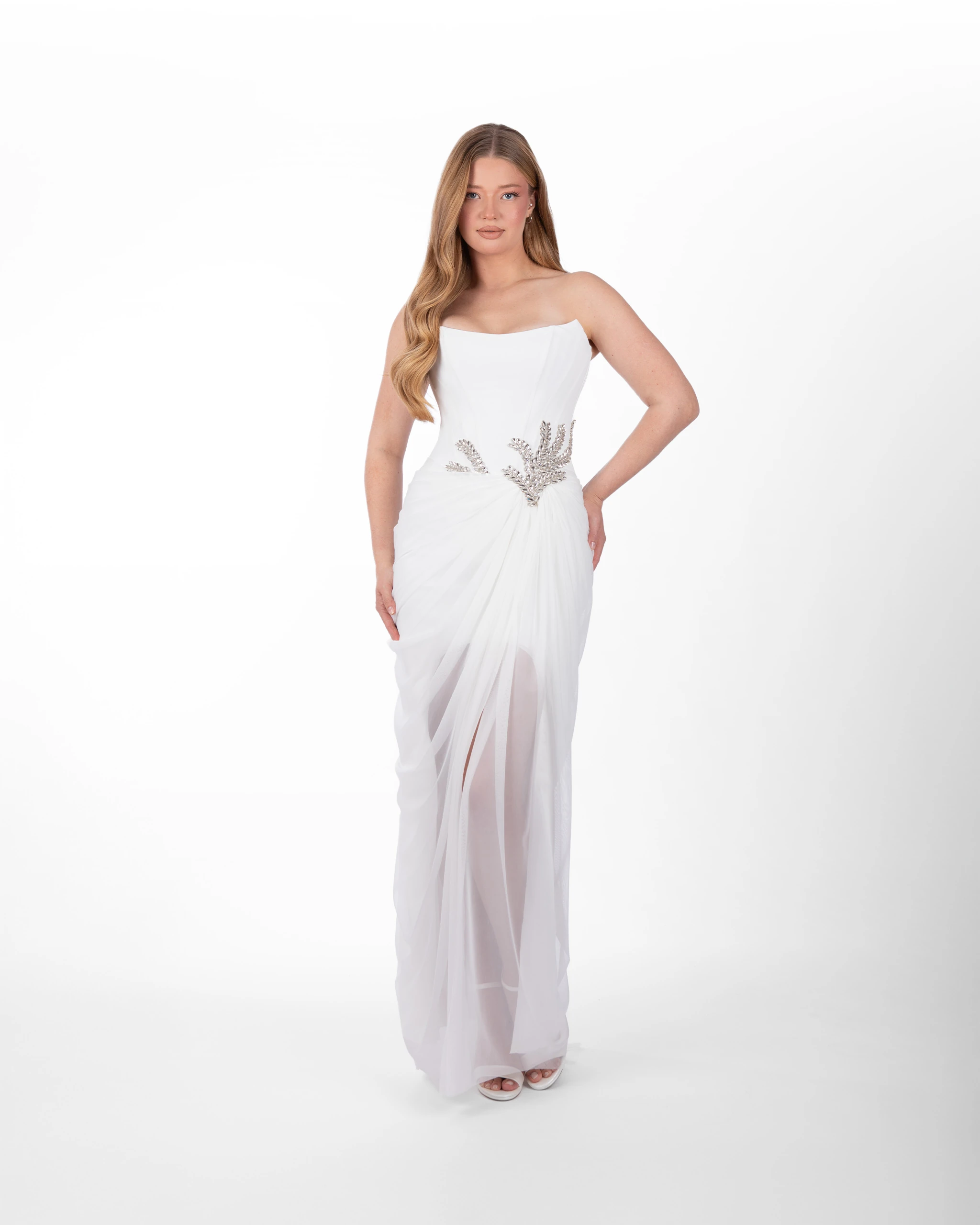 Sargas – Kristal Taş Detaylı, Şifon Pelerinli Zarif Tasarım