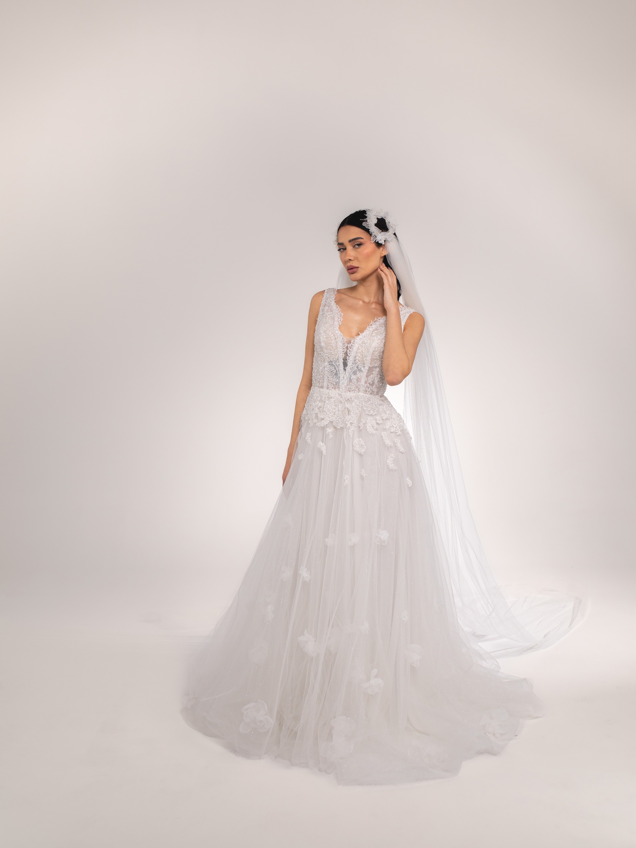 Rumina – Derin V Yaka Dantel Prenses Model Gelinlik 