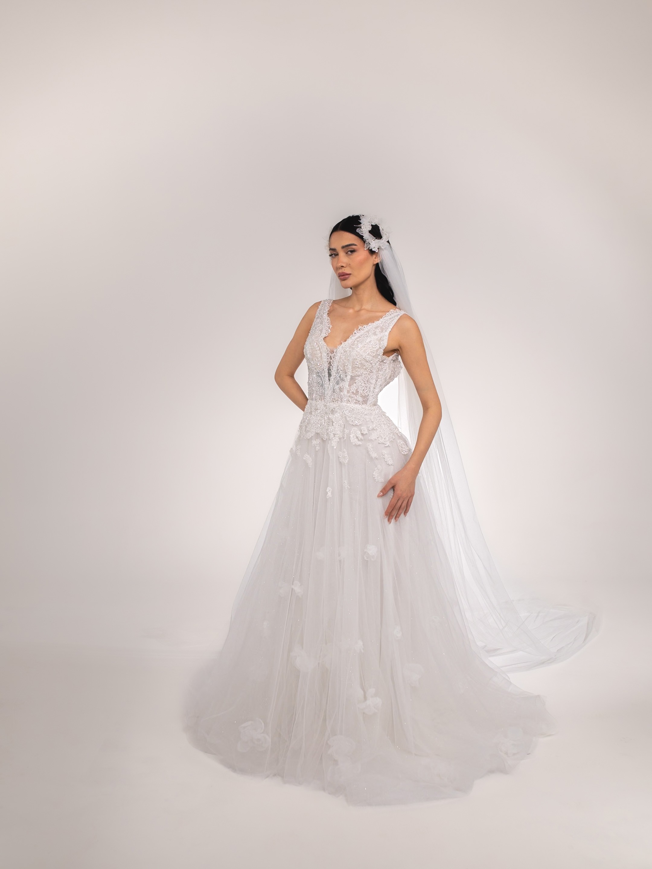 Rumina – Derin V Yaka Dantel Prenses Model Gelinlik 