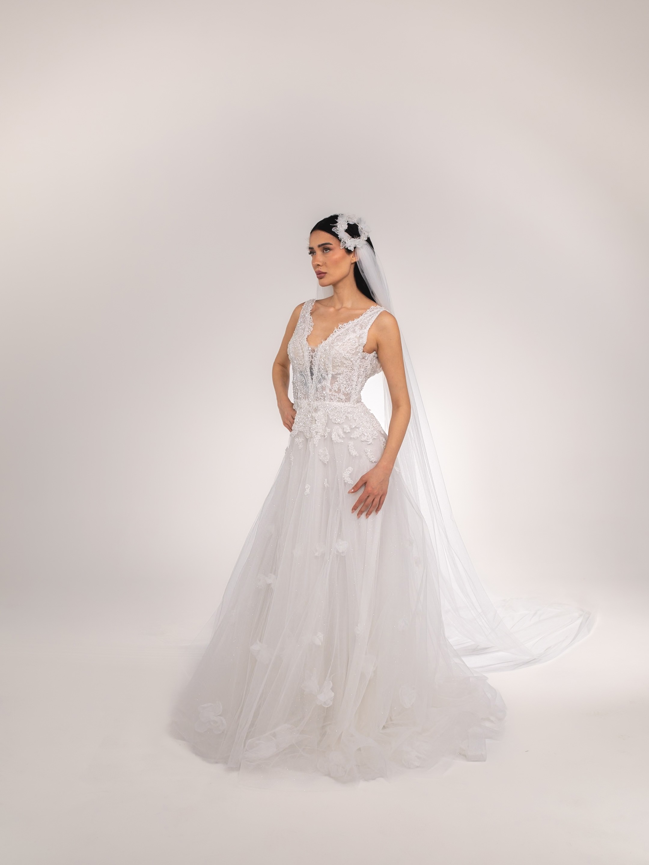 Rumina – Derin V Yaka Dantel Prenses Model Gelinlik 