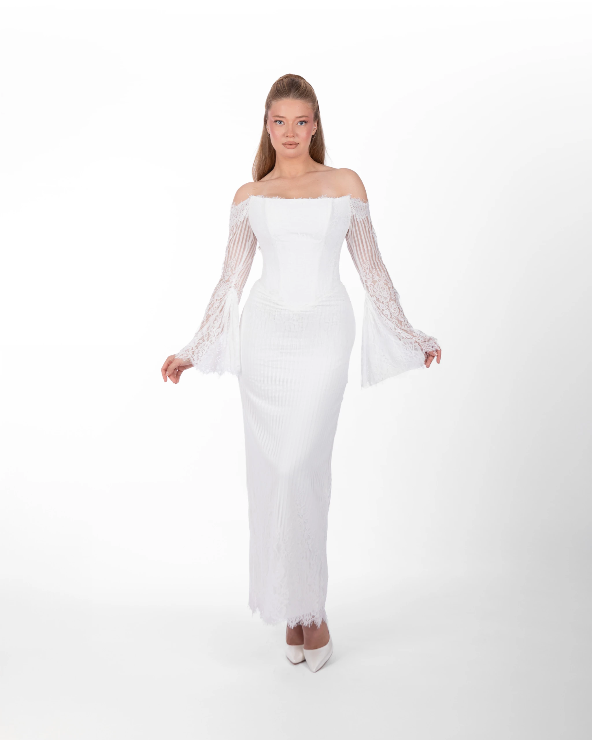 Dream – Dantel Kollu Omuzları Açık Zarif Tasarım