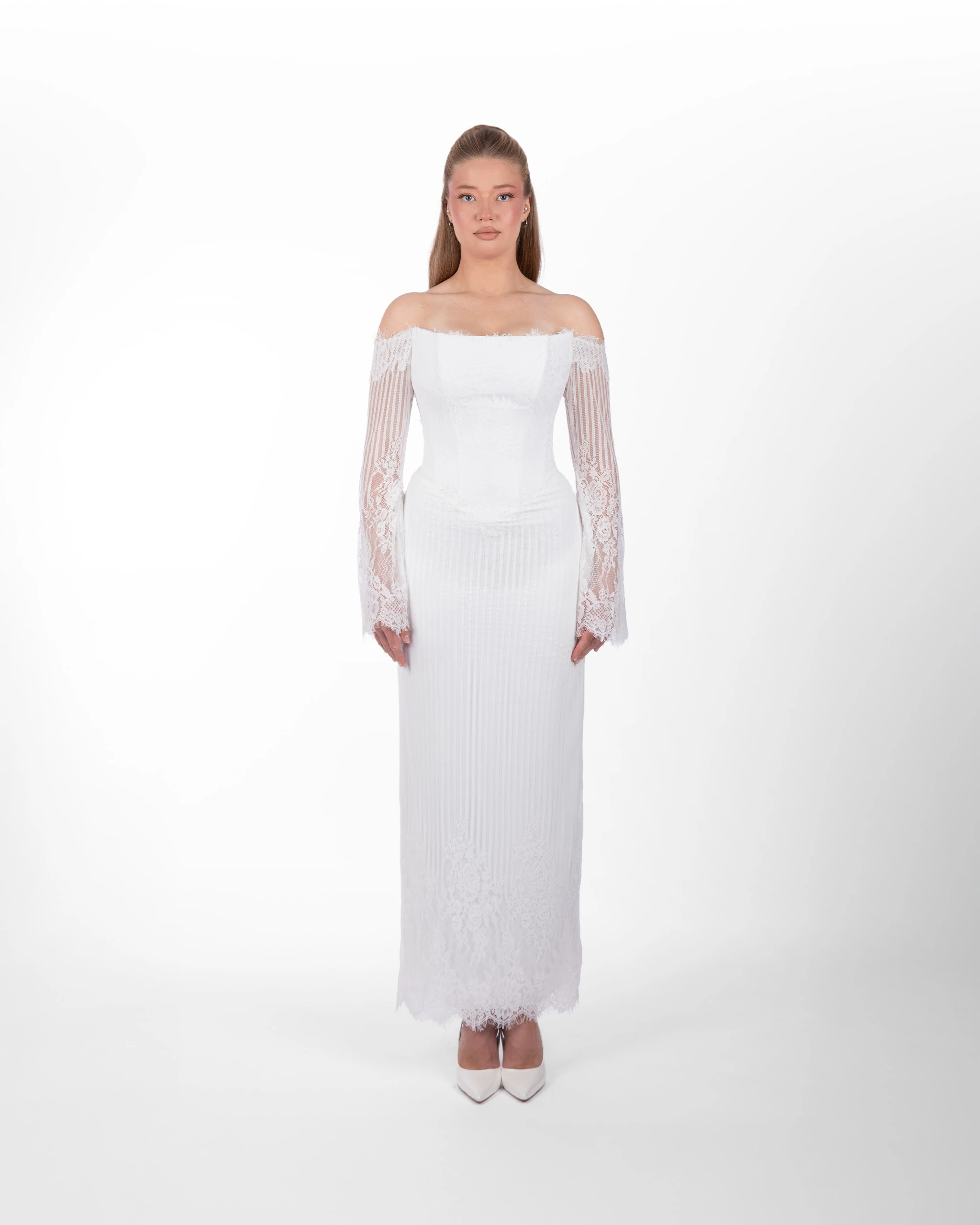 Dream – Dantel Kollu Omuzları Açık Zarif Tasarım