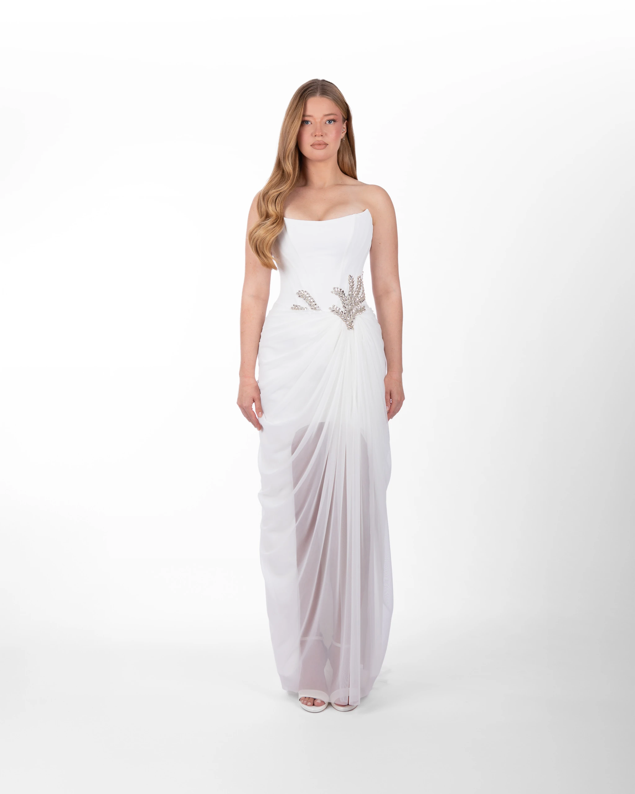 Sargas – Kristal Taş Detaylı, Şifon Pelerinli Zarif Tasarım