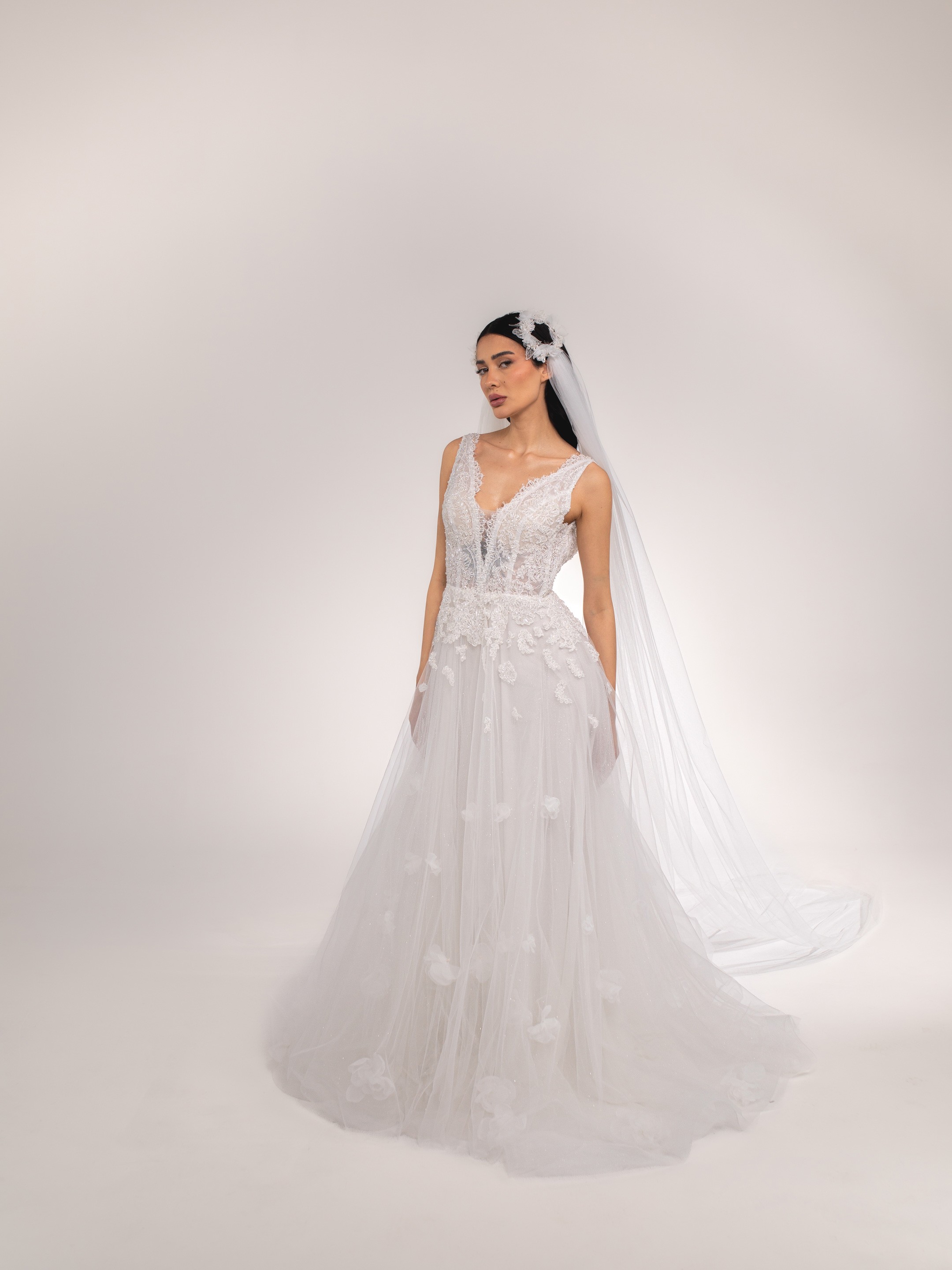 Rumina – Derin V Yaka Dantel Prenses Model Gelinlik 