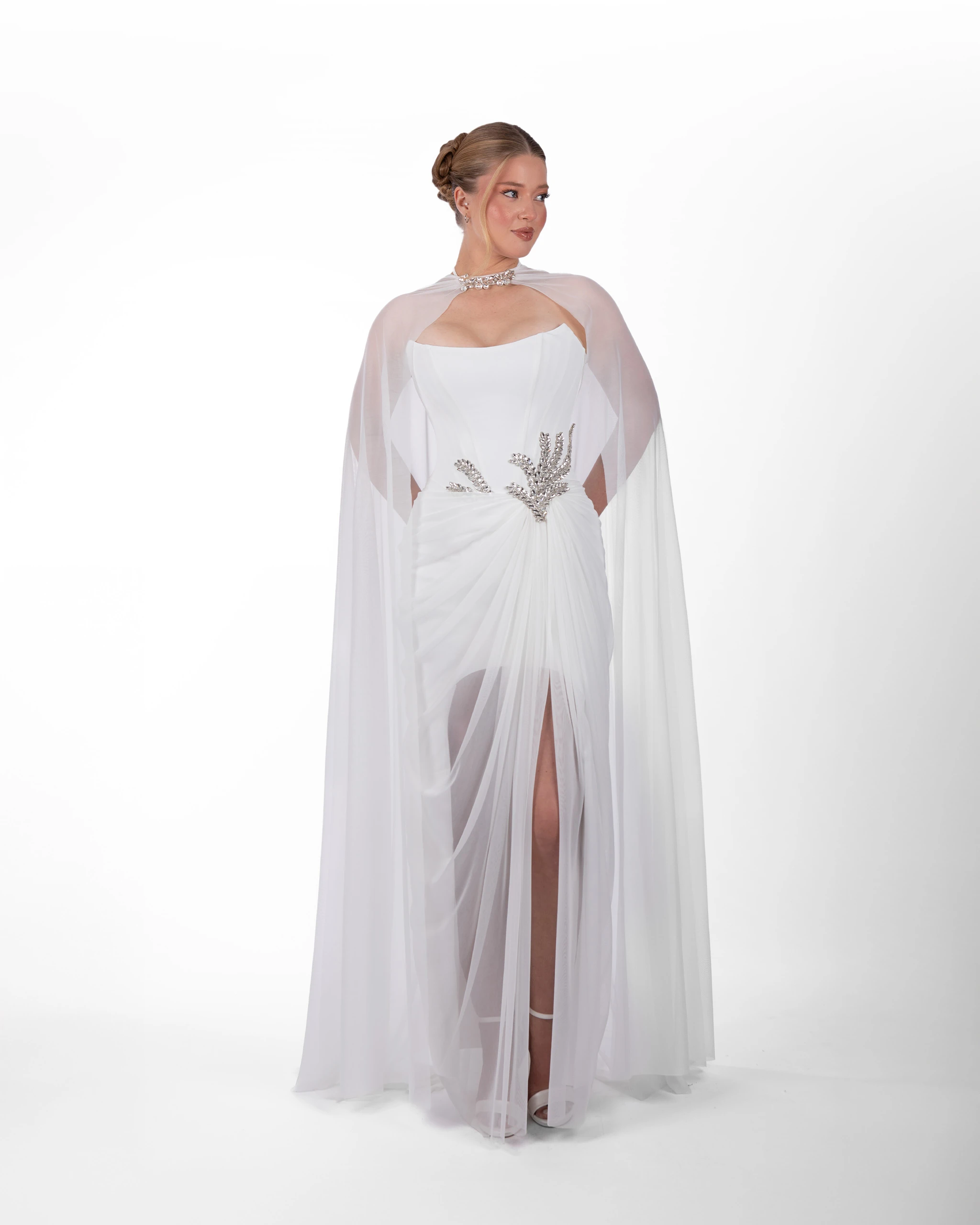 Sargas – Kristal Taş Detaylı, Şifon Pelerinli Zarif Tasarım