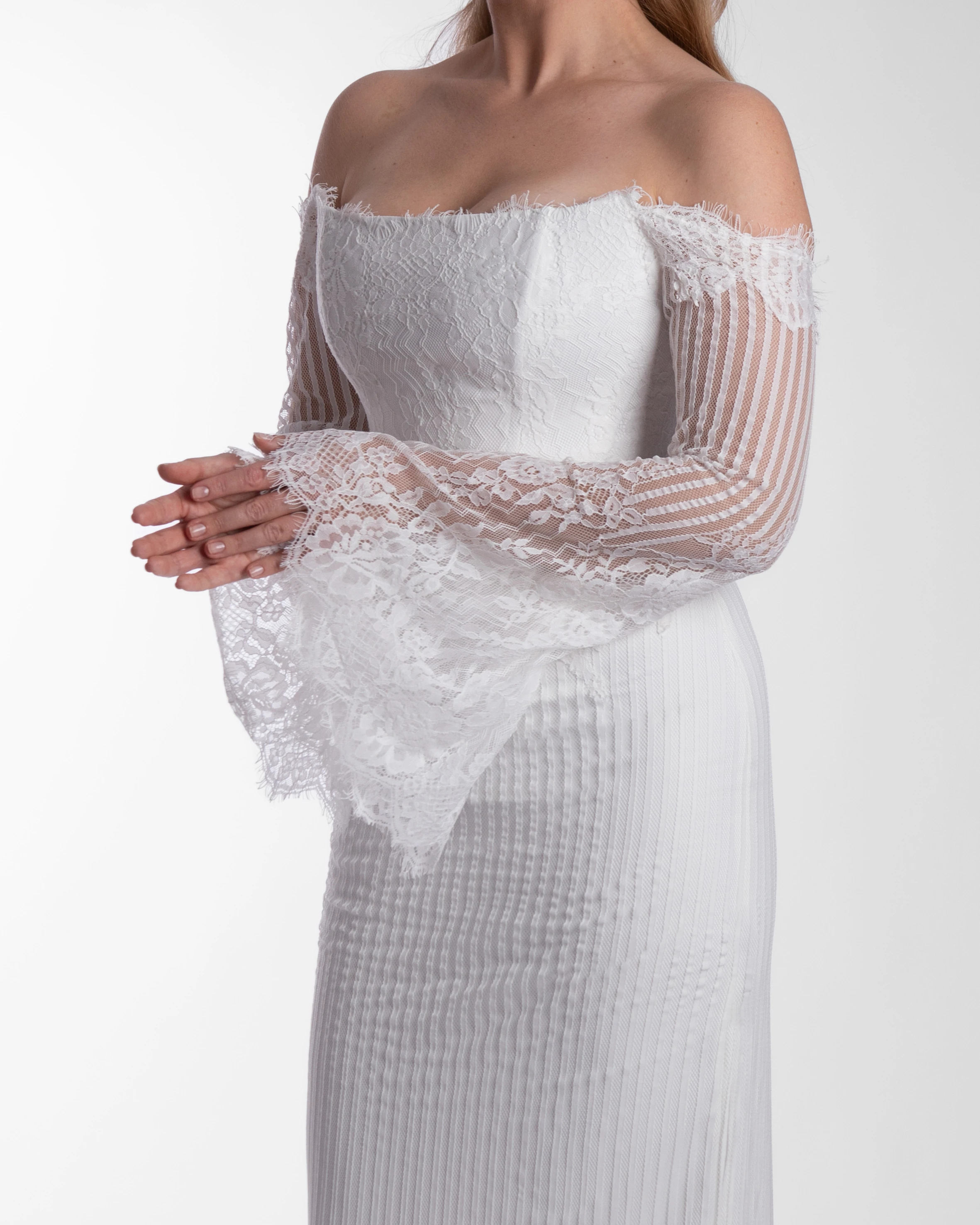 Dream – Dantel Kollu Omuzları Açık Zarif Tasarım