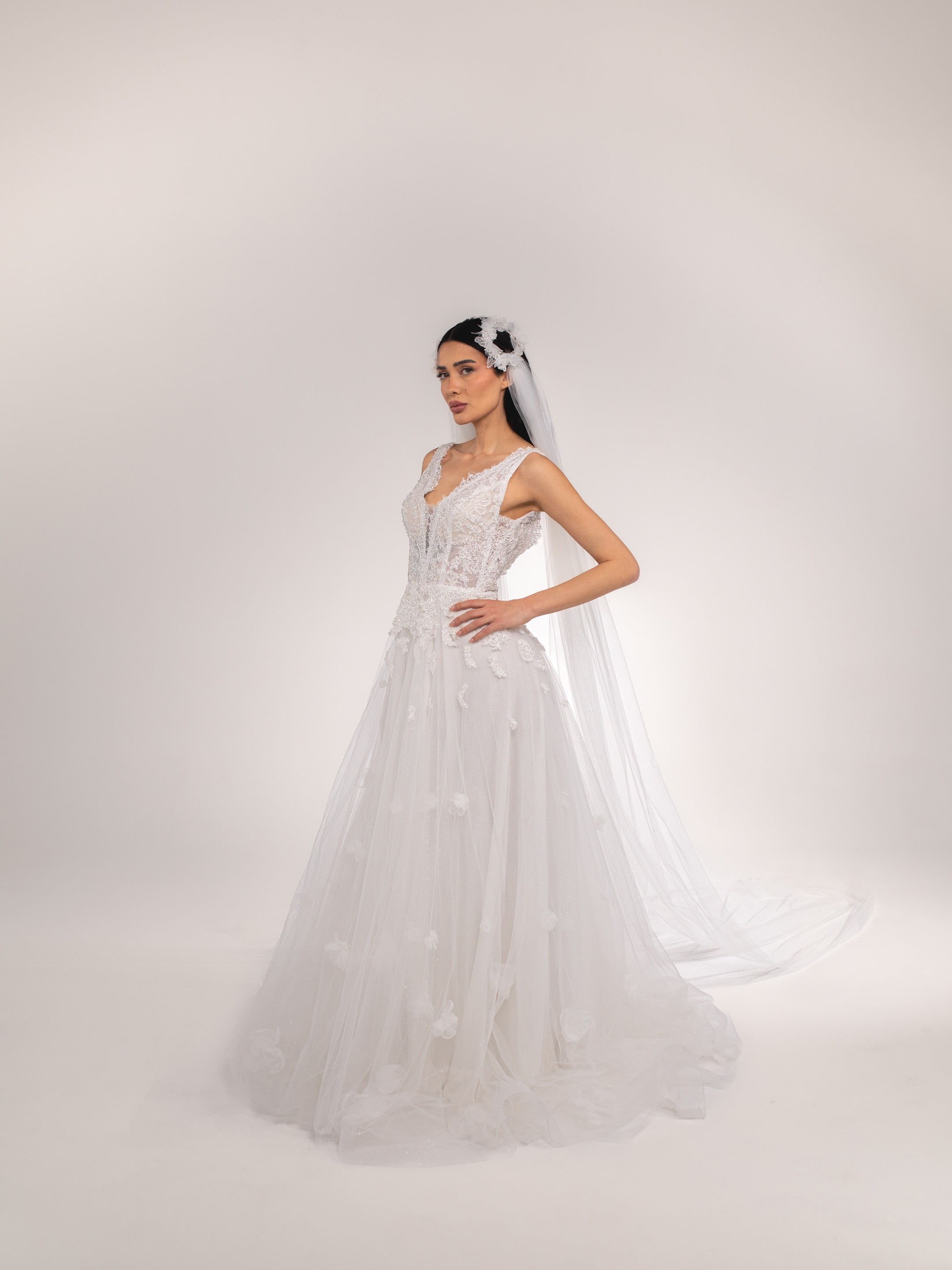 Rumina – Derin V Yaka Dantel Prenses Model Gelinlik 