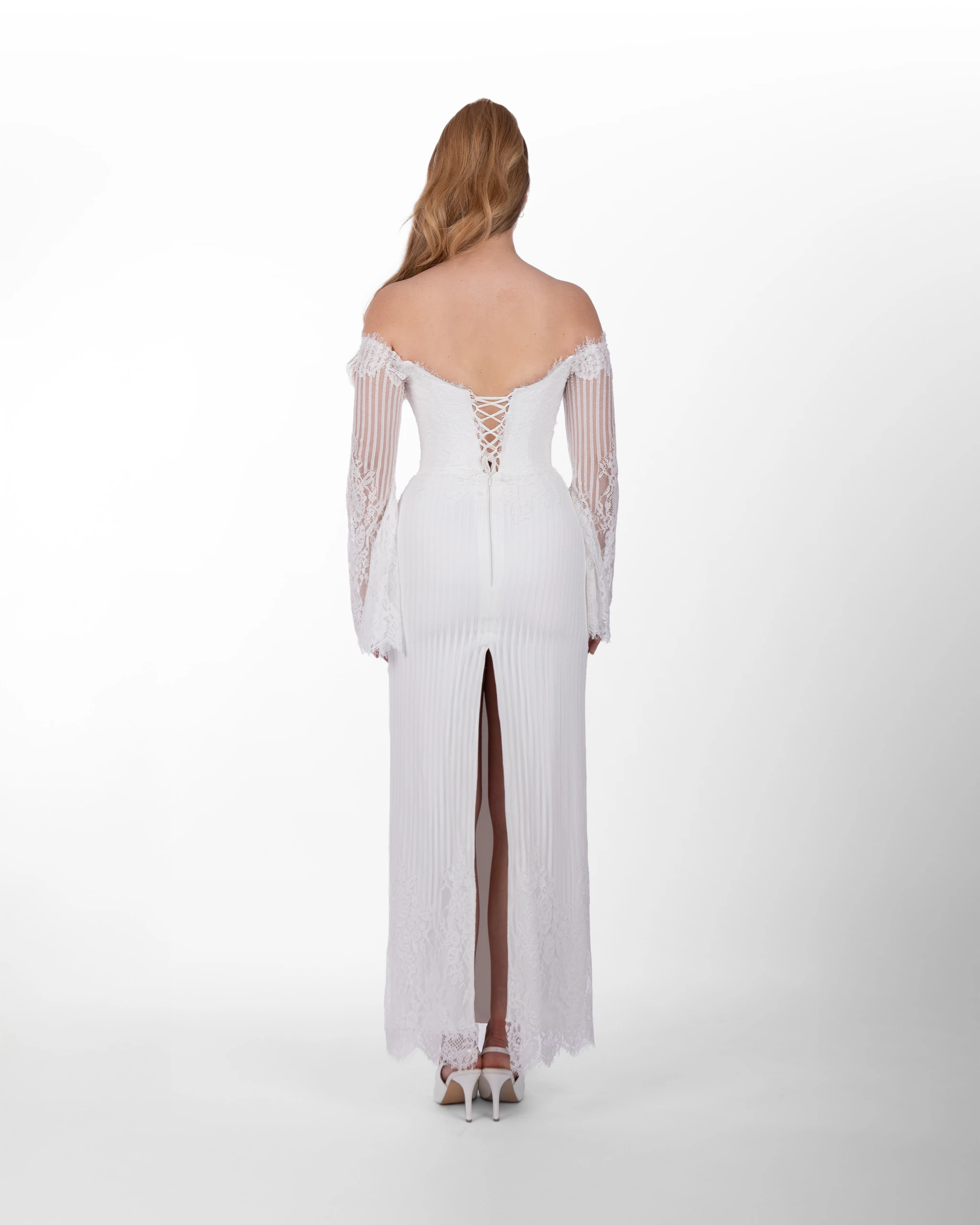 Dream – Dantel Kollu Omuzları Açık Zarif Tasarım